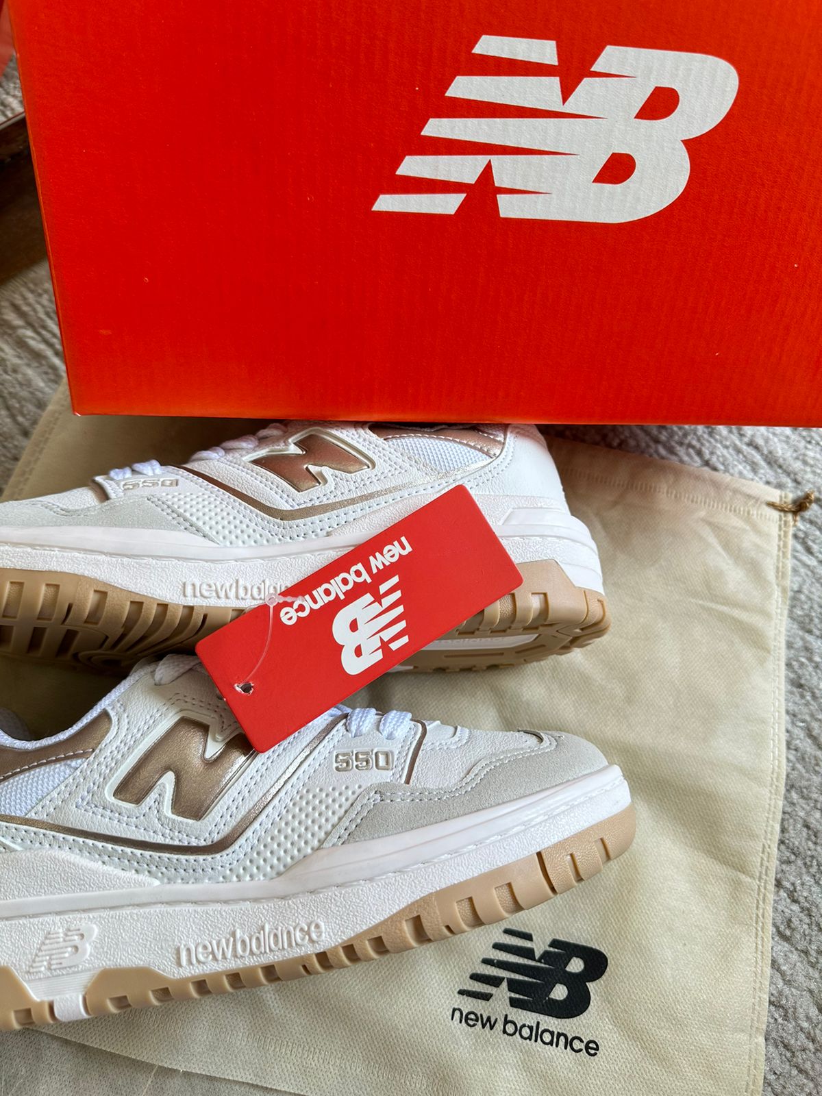 Tênis Balance 550 Dourado