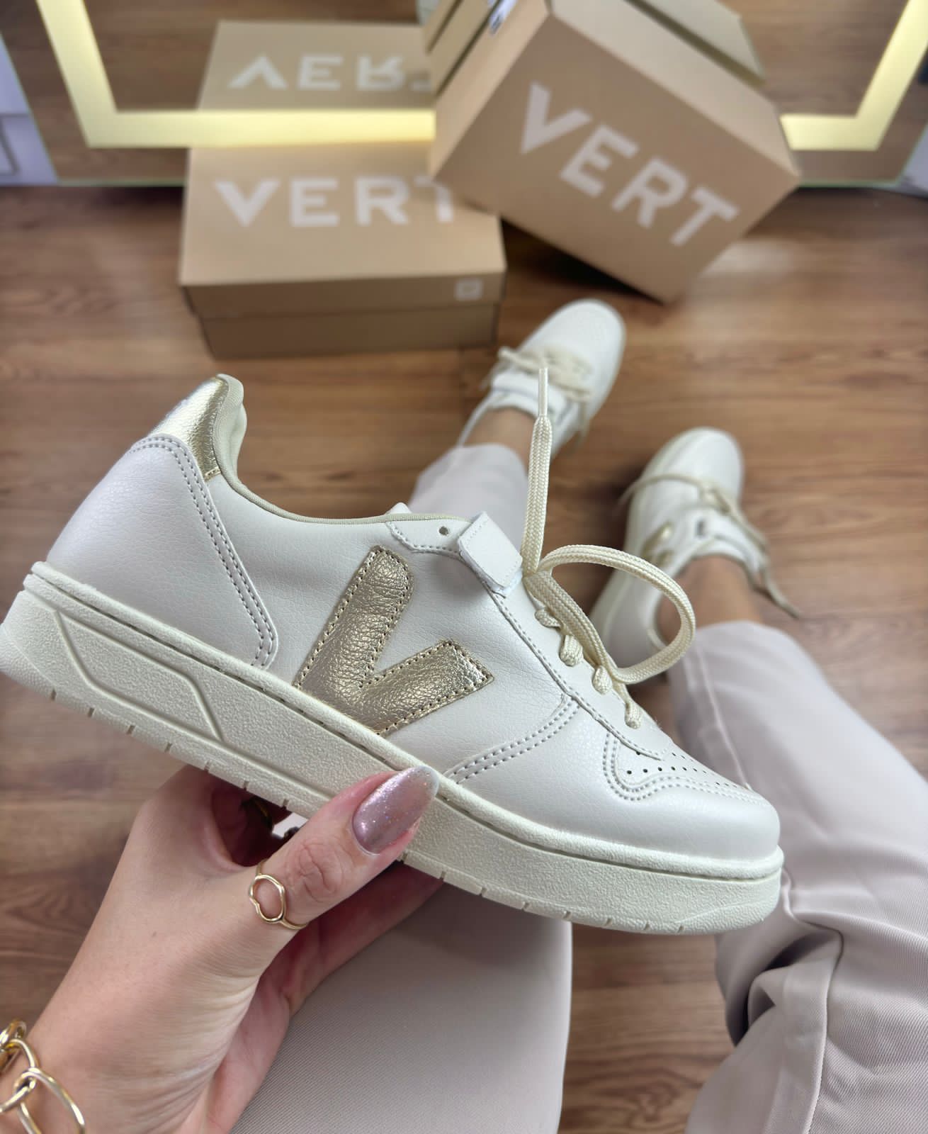 Tênis V 1.2 Off White Dourado