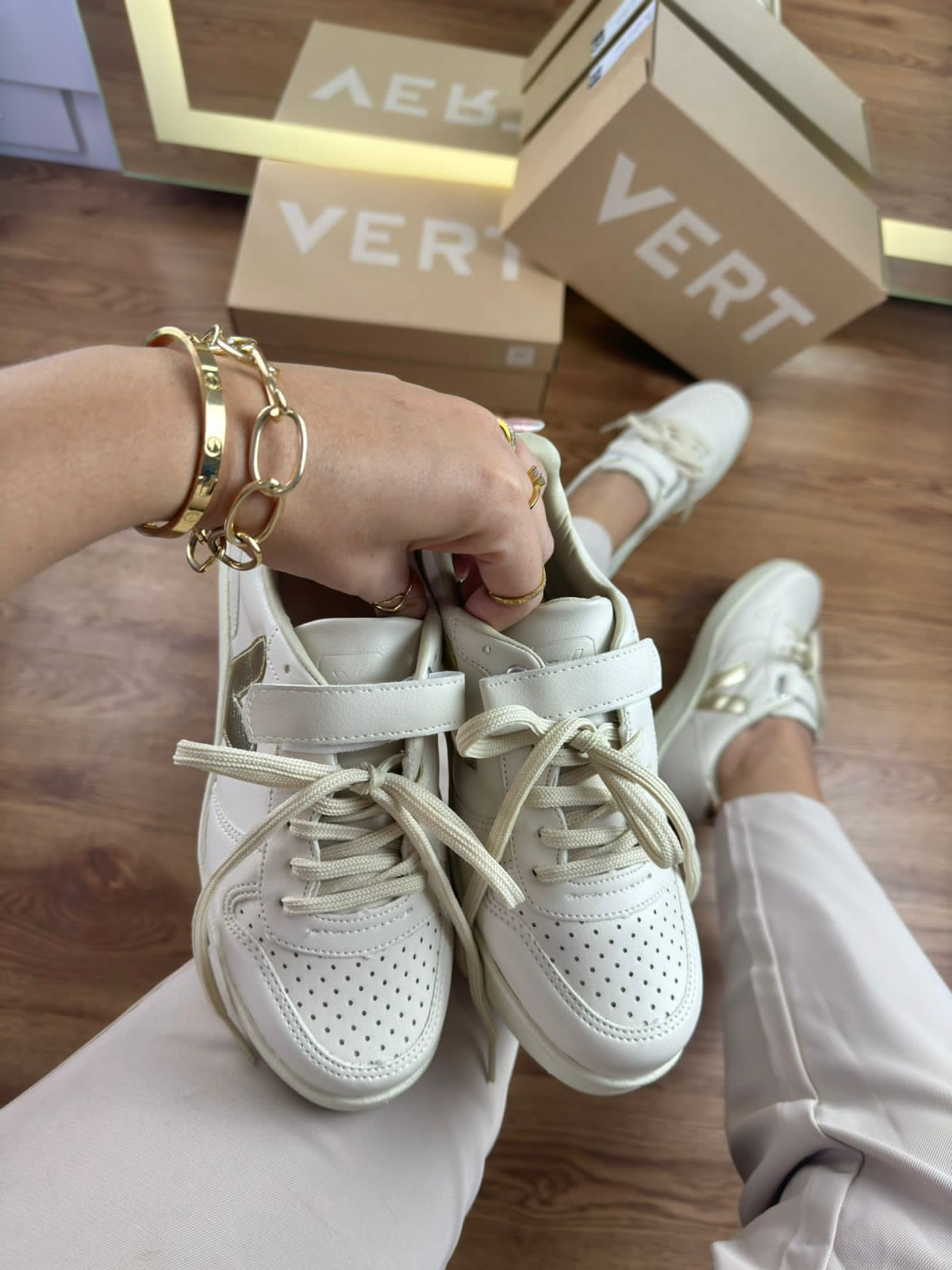 Tênis V 1.2 Off White Dourado