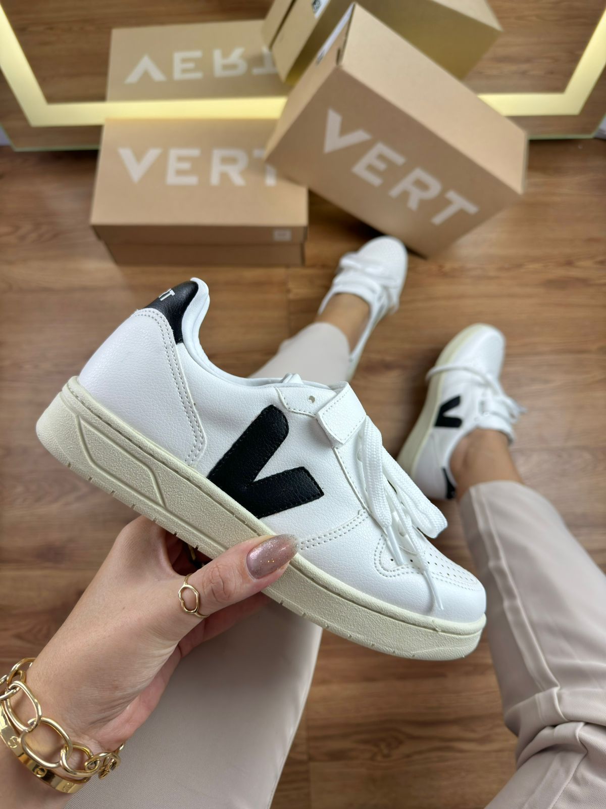 Tênis V 1.2 Branco Preto