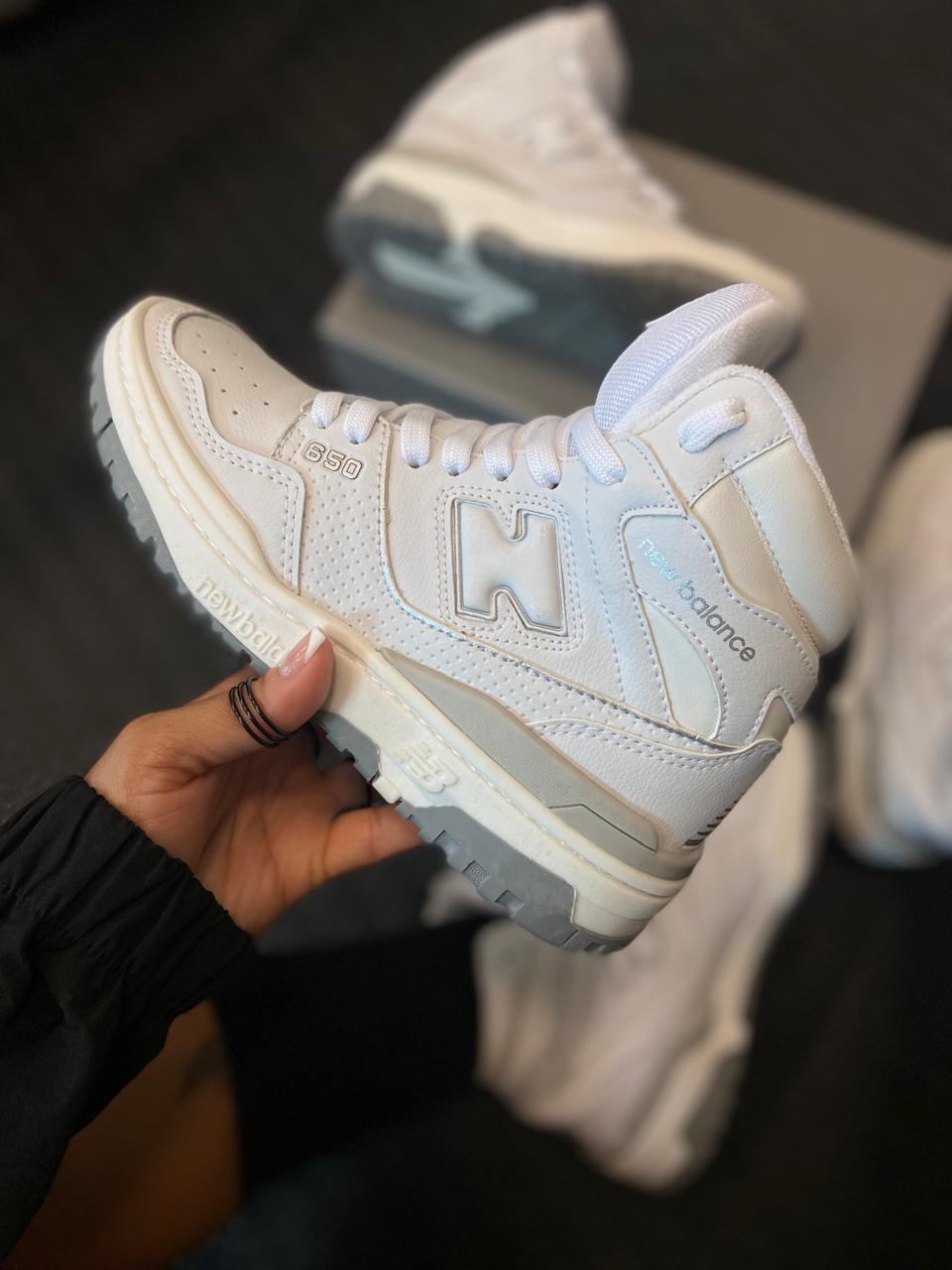 Bota Balance 650 Branco Cinza