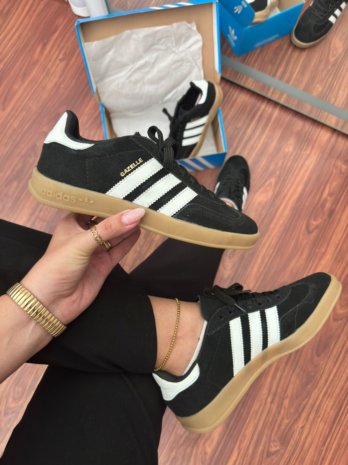 Tênis Gazelle Preto Camurça