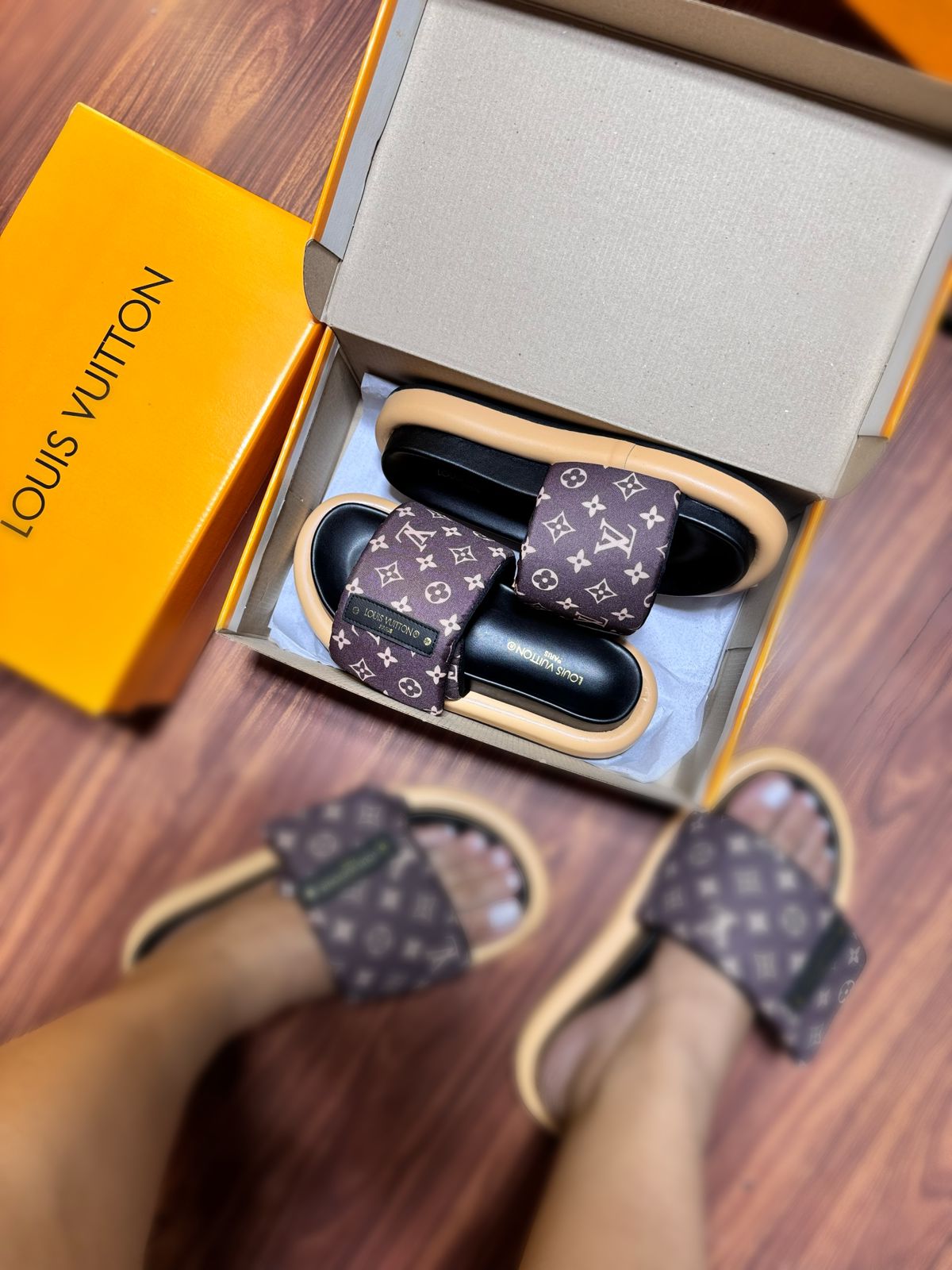 Slid Insp. LV Pillow Caramelo/ Marrom