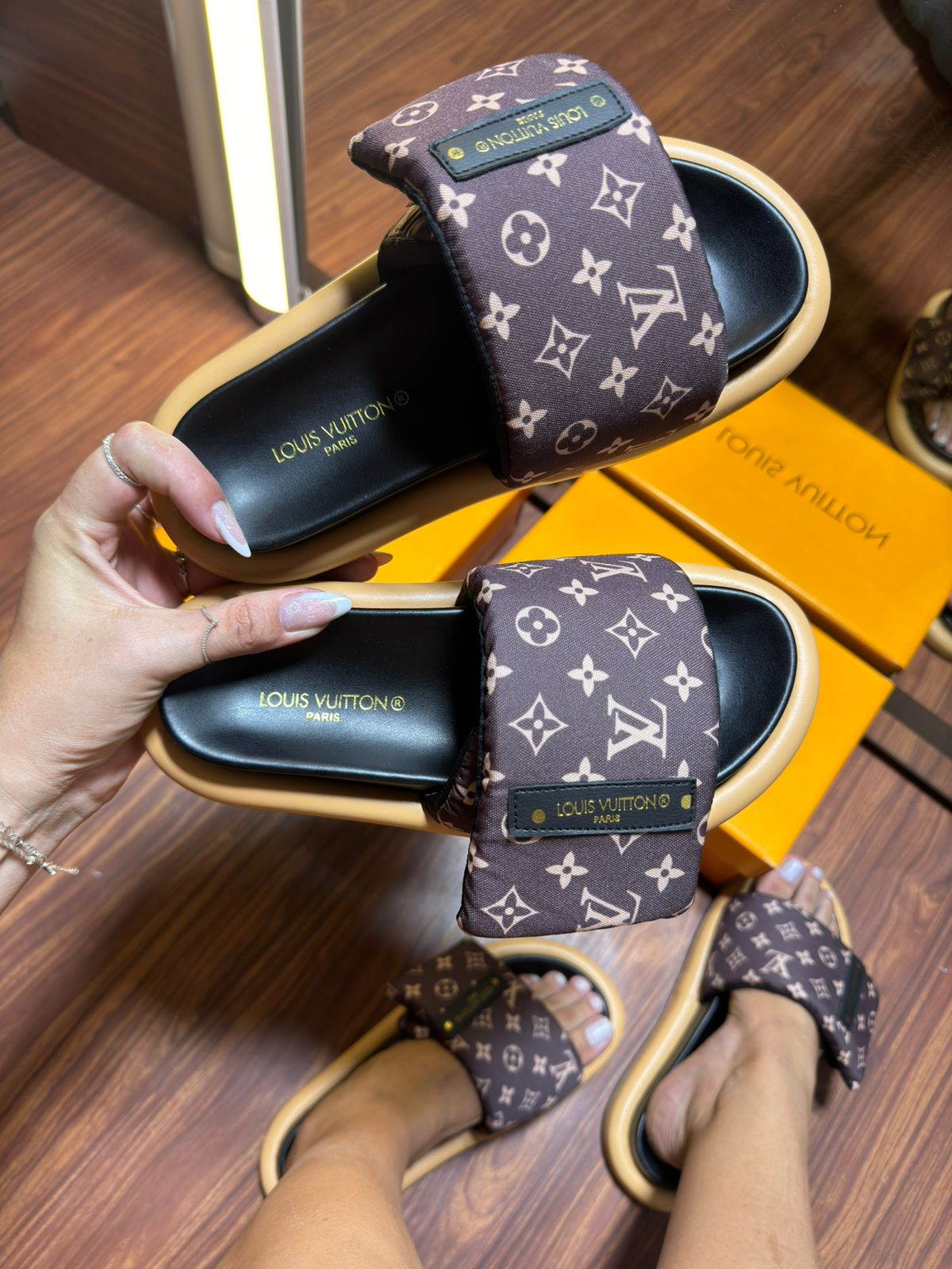 Slid Insp. LV Pillow Caramelo/ Marrom