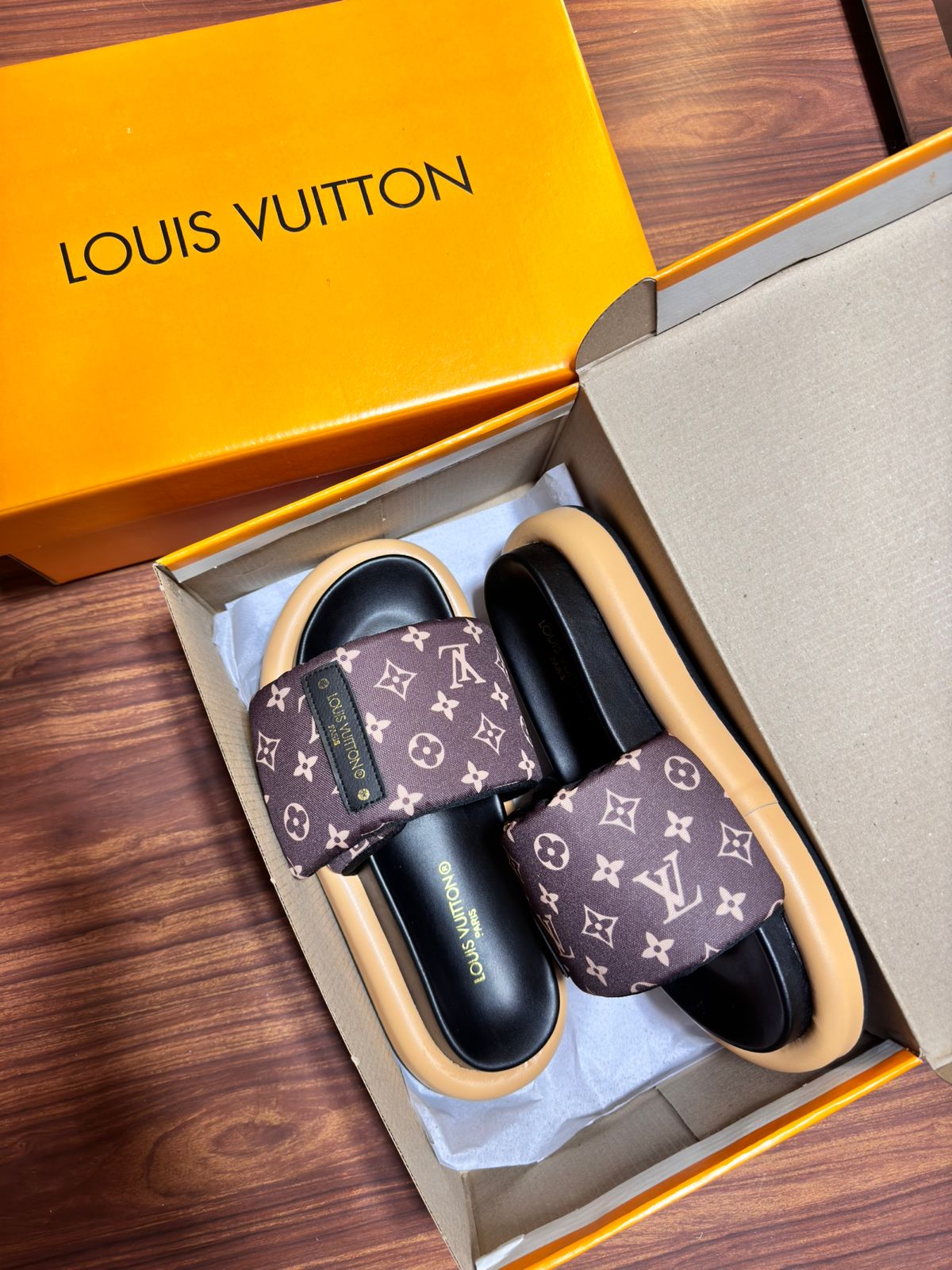 Slid Insp. LV Pillow Caramelo/ Marrom