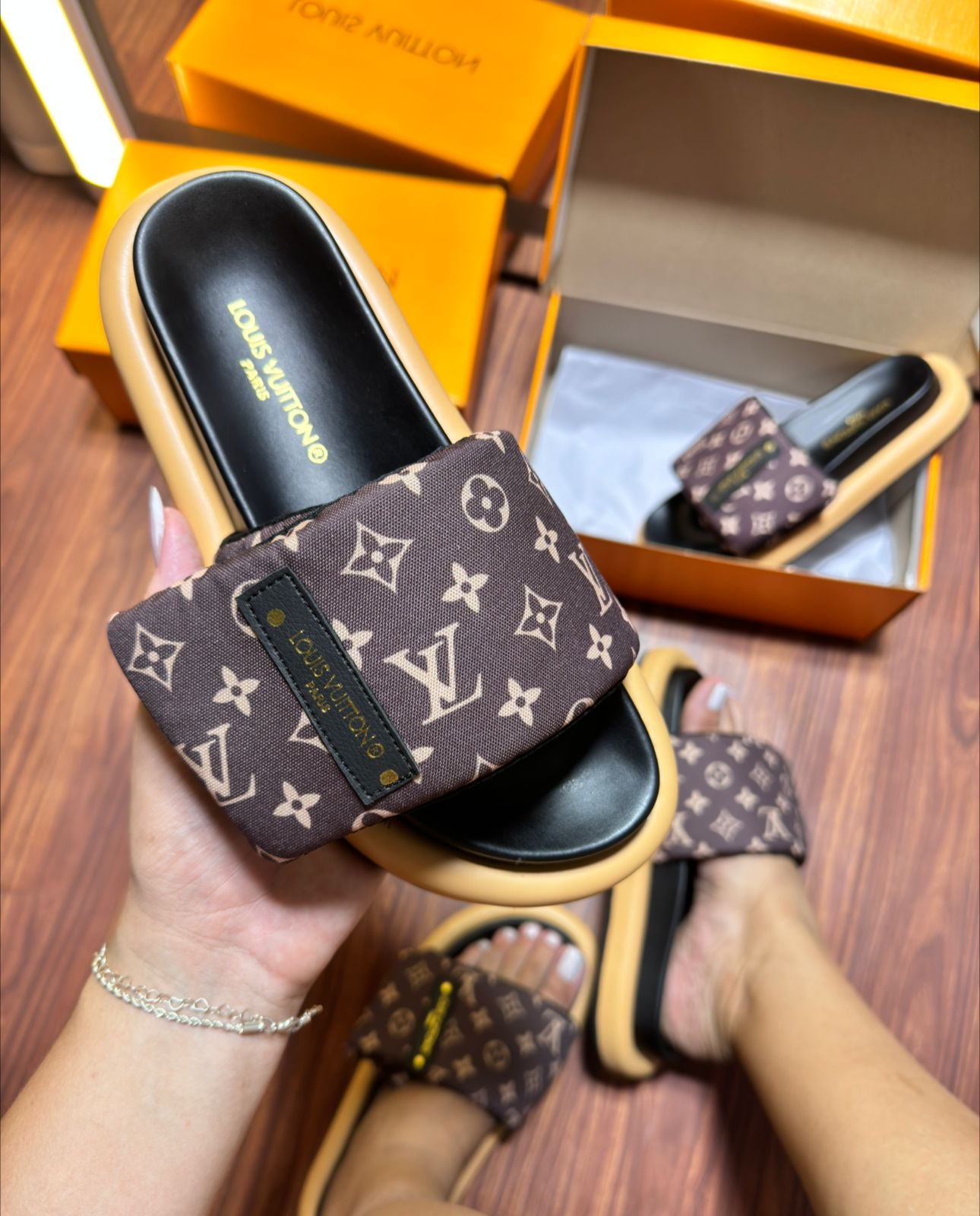 Slid Insp. LV Pillow Caramelo/ Marrom