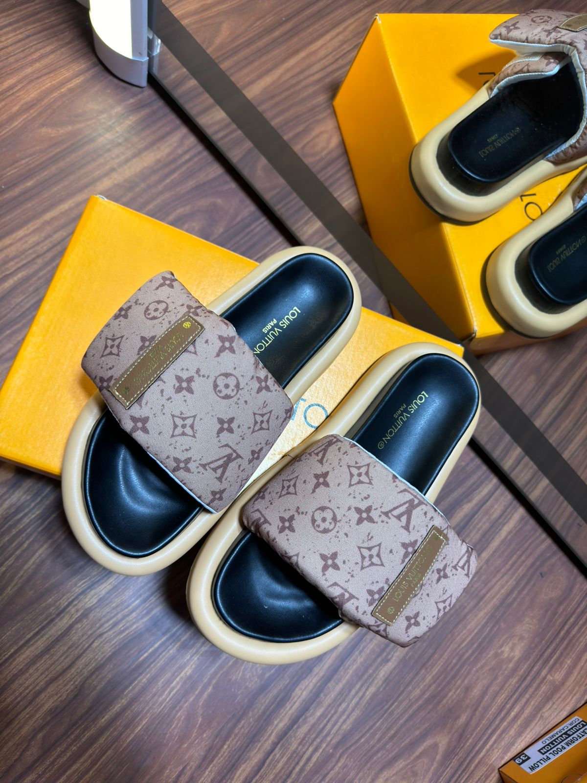 Slid Insp. LV Pillow Bege/ Preto