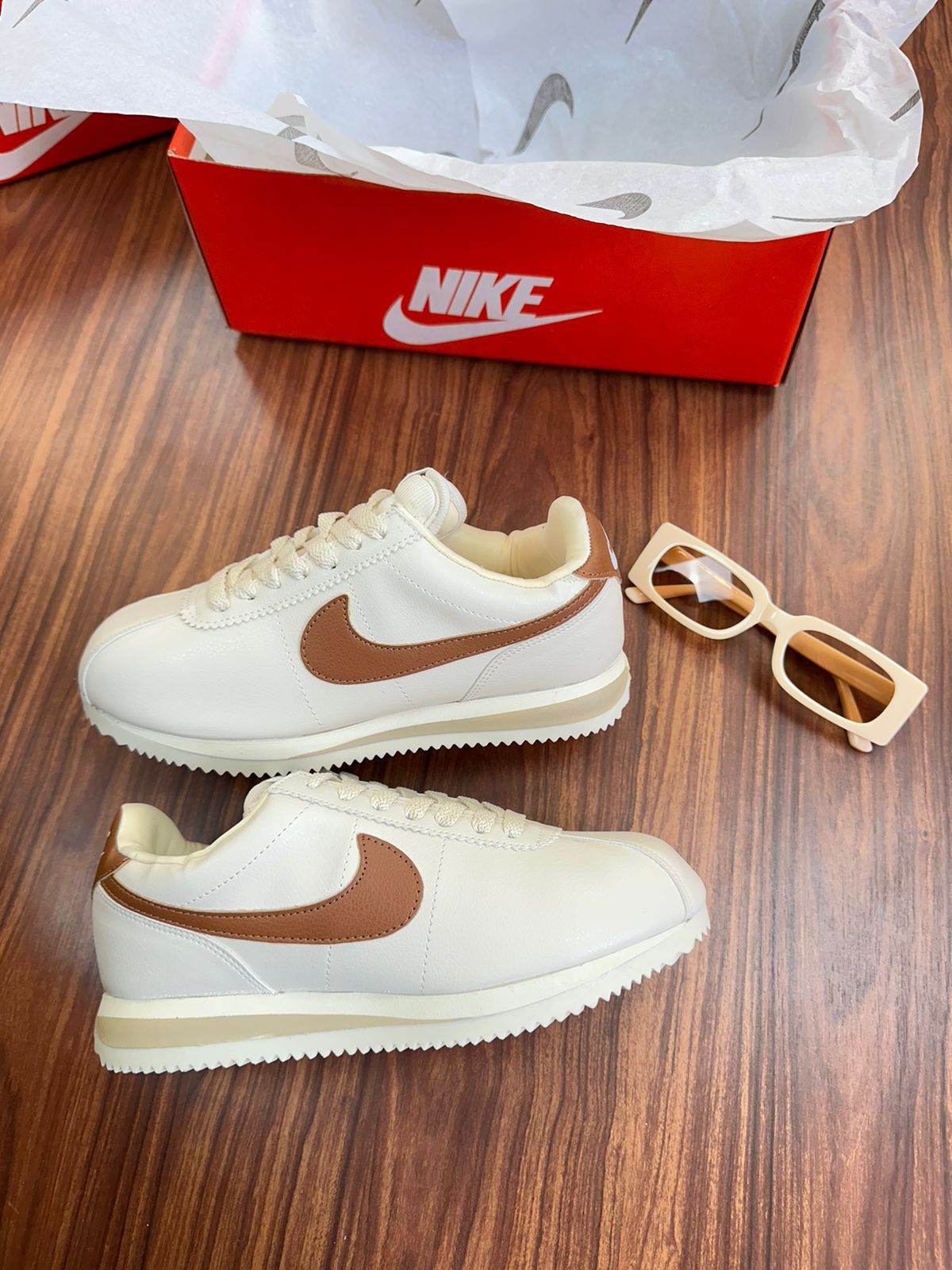 Tênis N. Cortez Off/ Caramelo