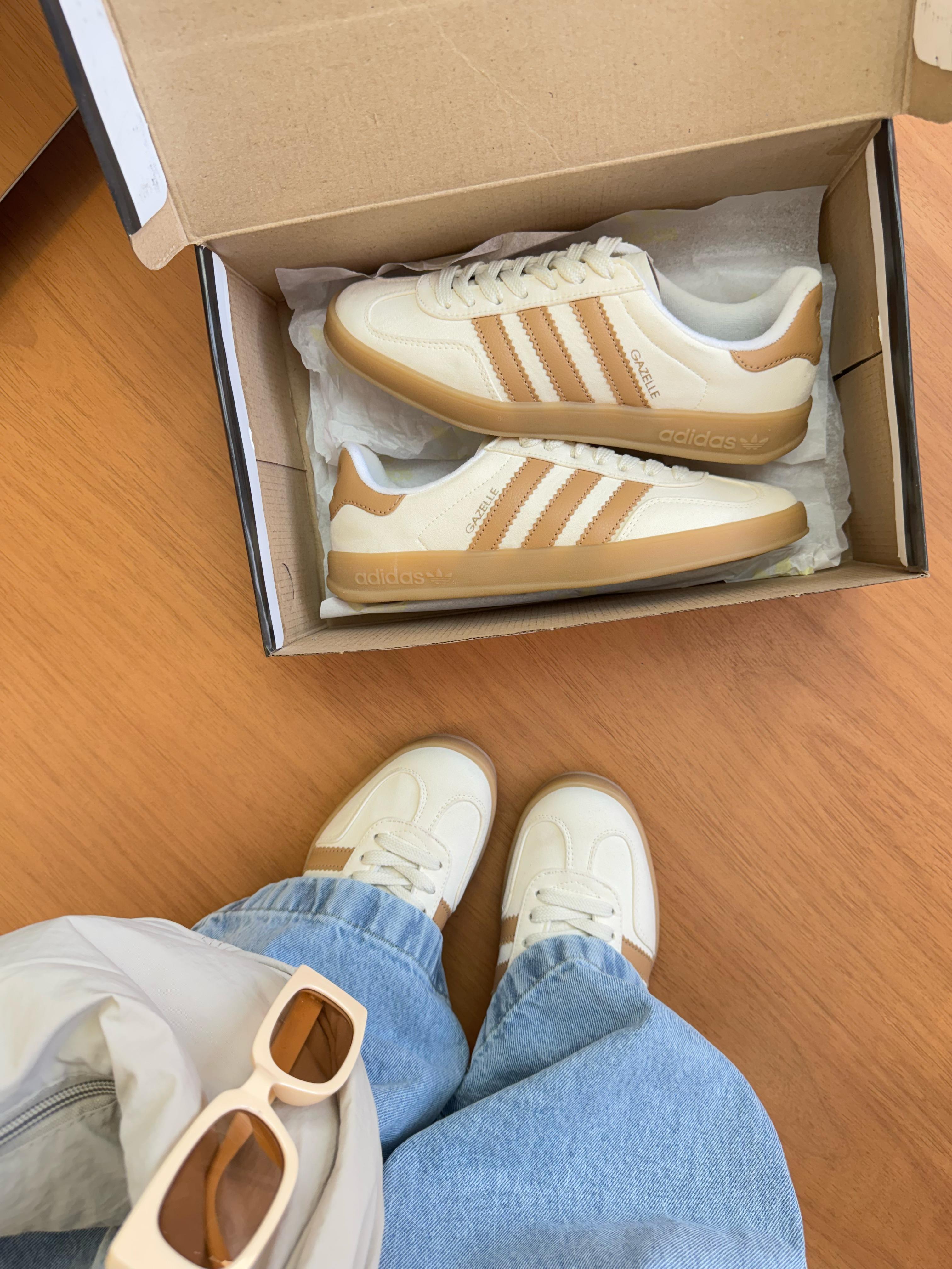 Tênis Gazelle Bege Caramelo Camurça