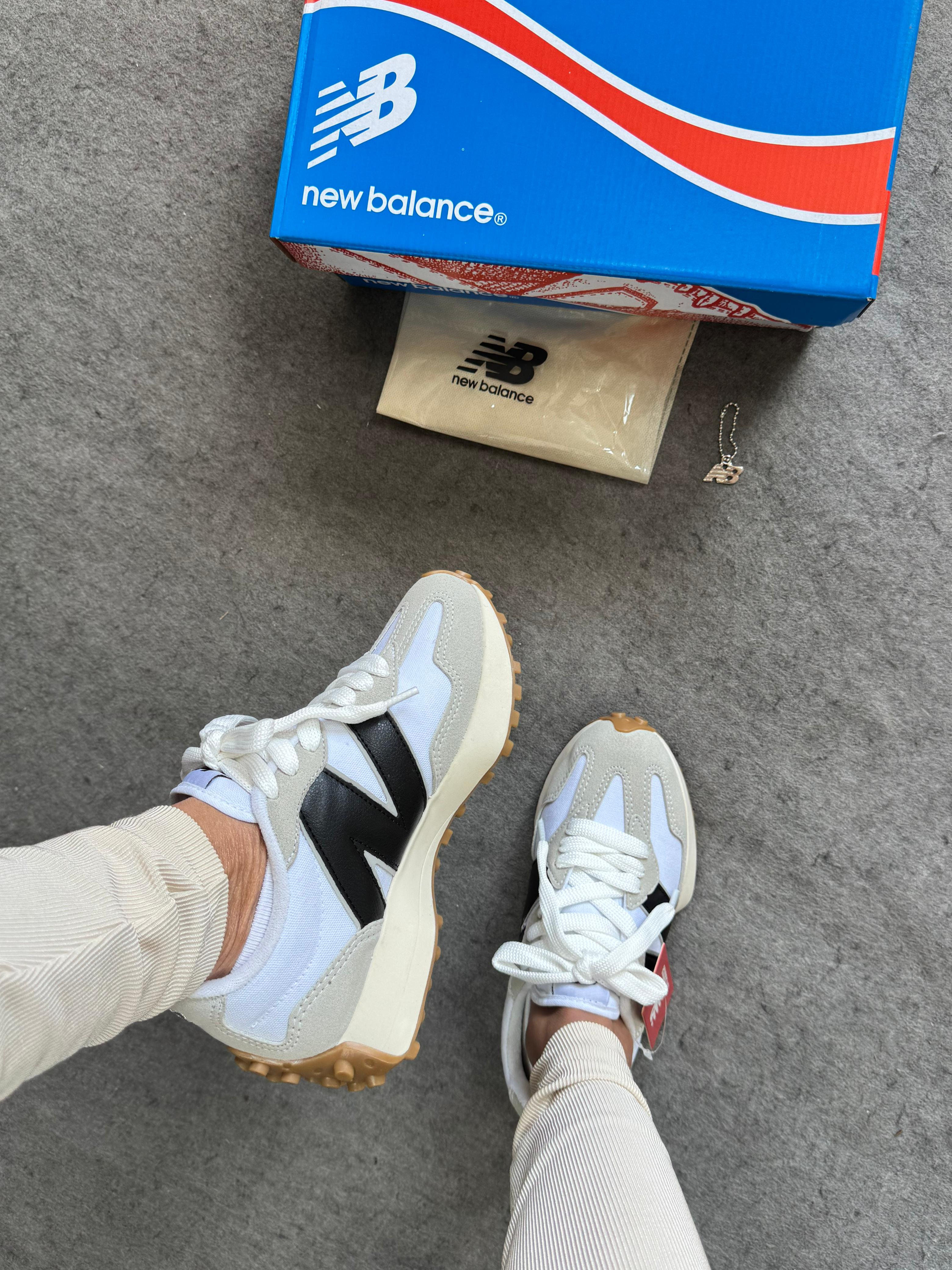 Tênis Balance 327 Branco Preto