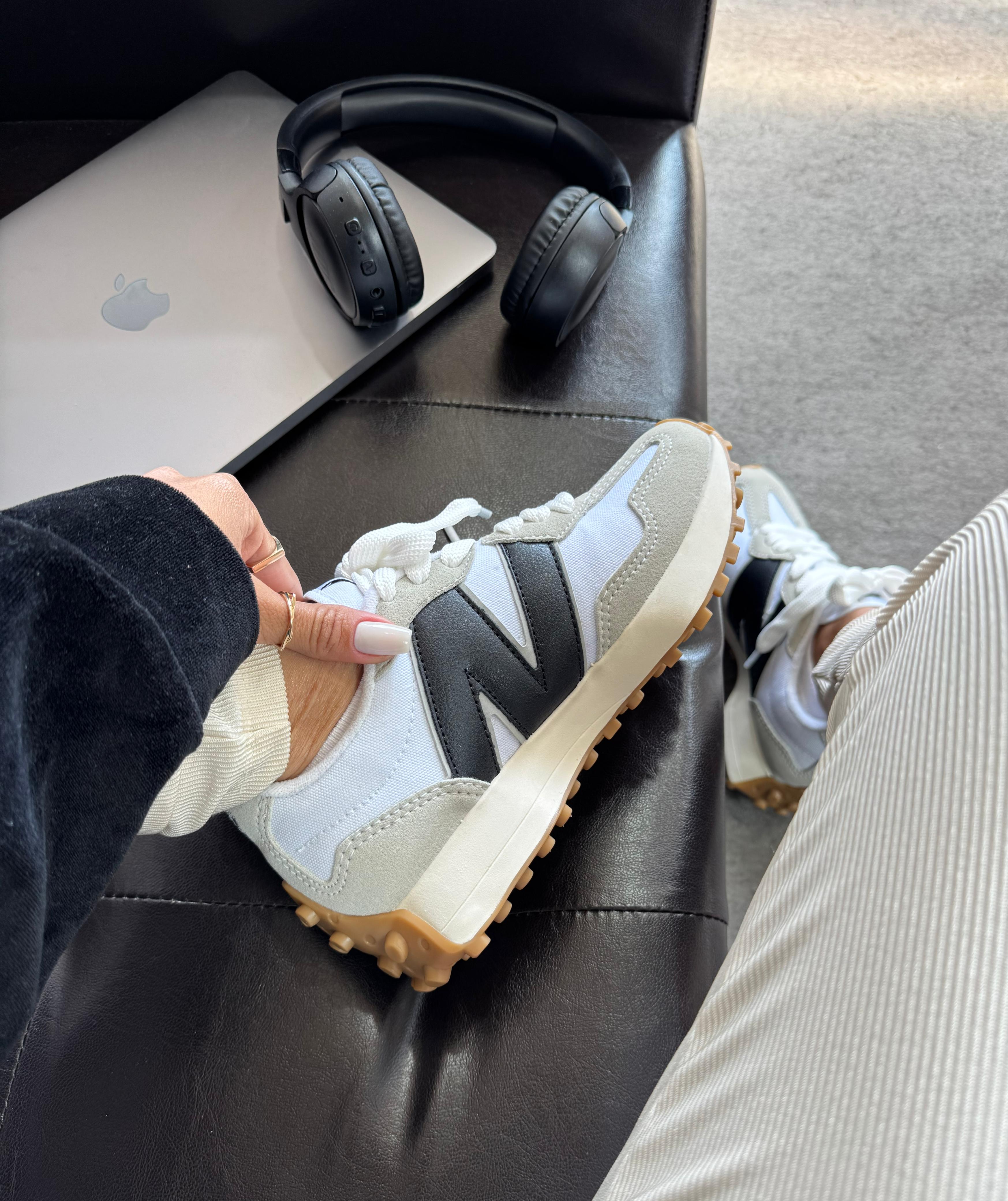 Tênis Balance 327 Branco Preto