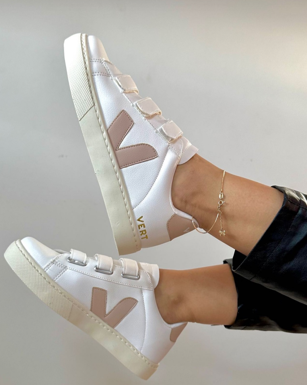 Tênis Velcro Branco Rosê