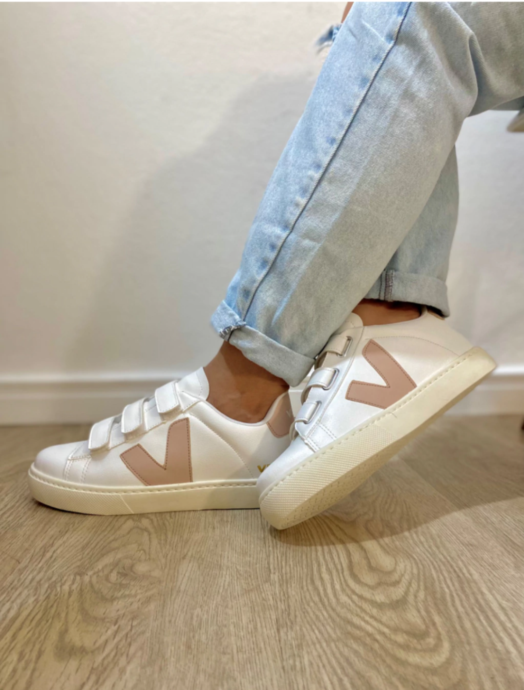 Tênis Velcro Branco Rosê