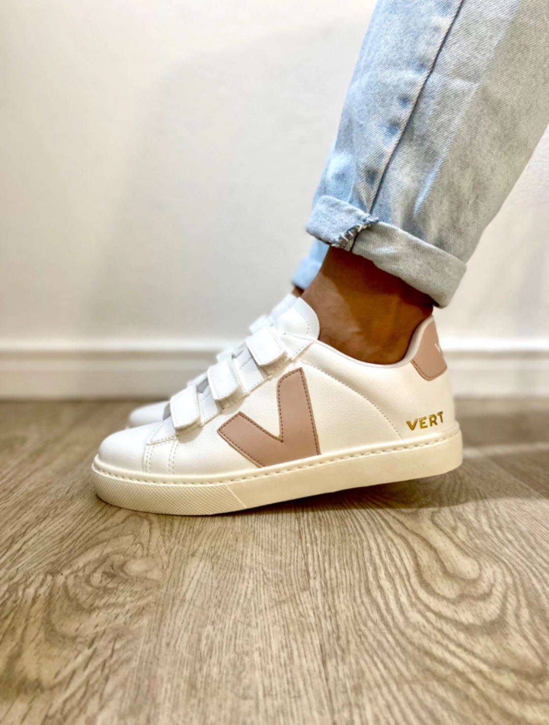 Tênis Velcro Branco Rosê