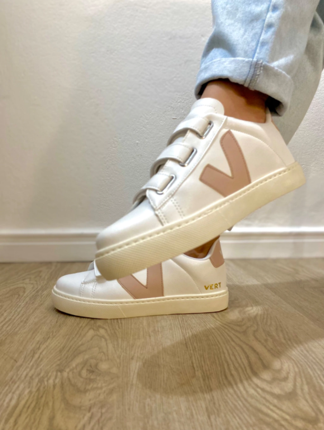Tênis Velcro Branco Rosê