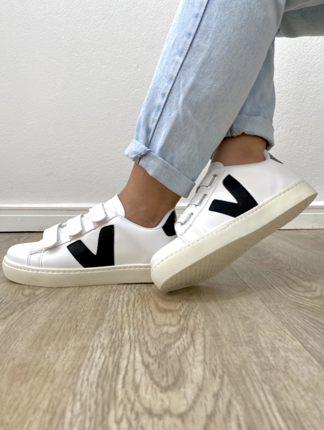 Tênis Velcro Branco Preto
