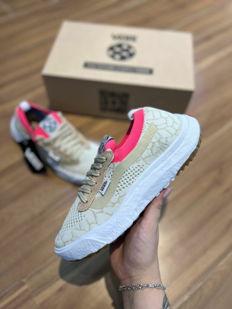 Tênis Bege e Rosa