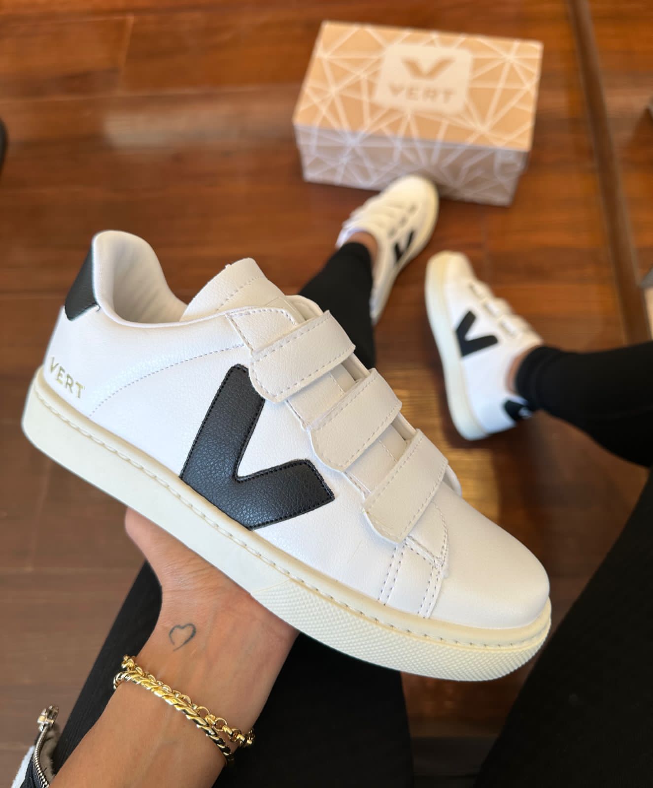 Tênis Velcro Branco Preto