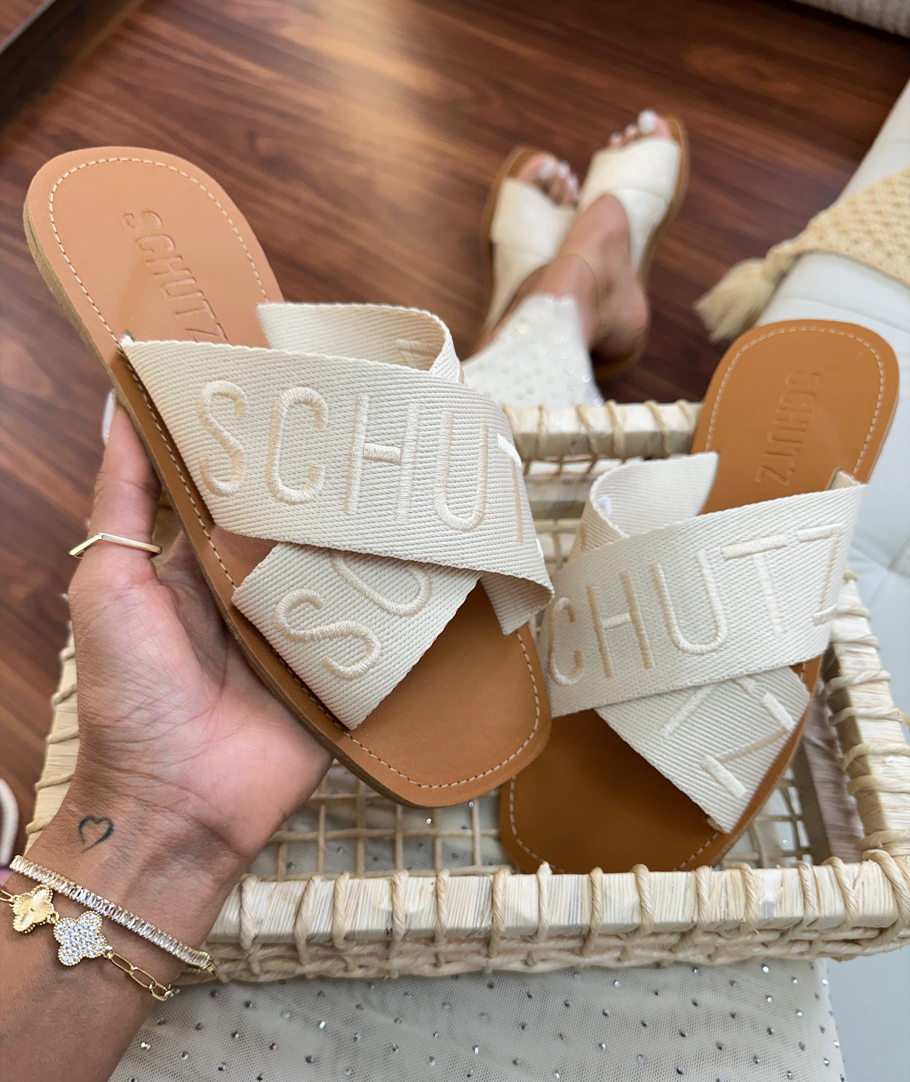 Rasteira Schutz Tira X Off