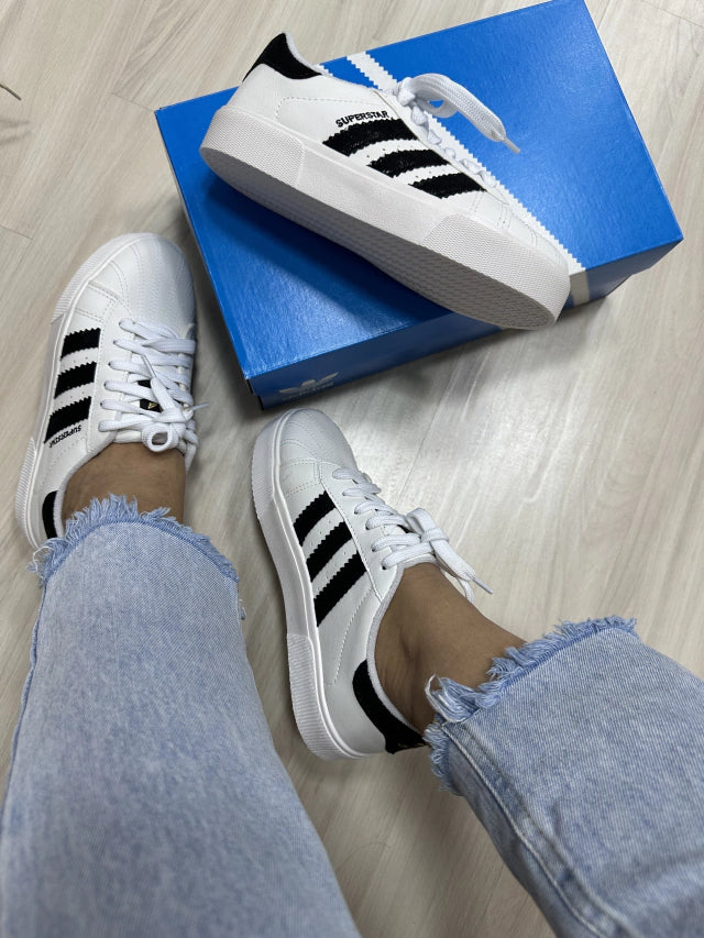 Tênis Branco com Detalhes Preto