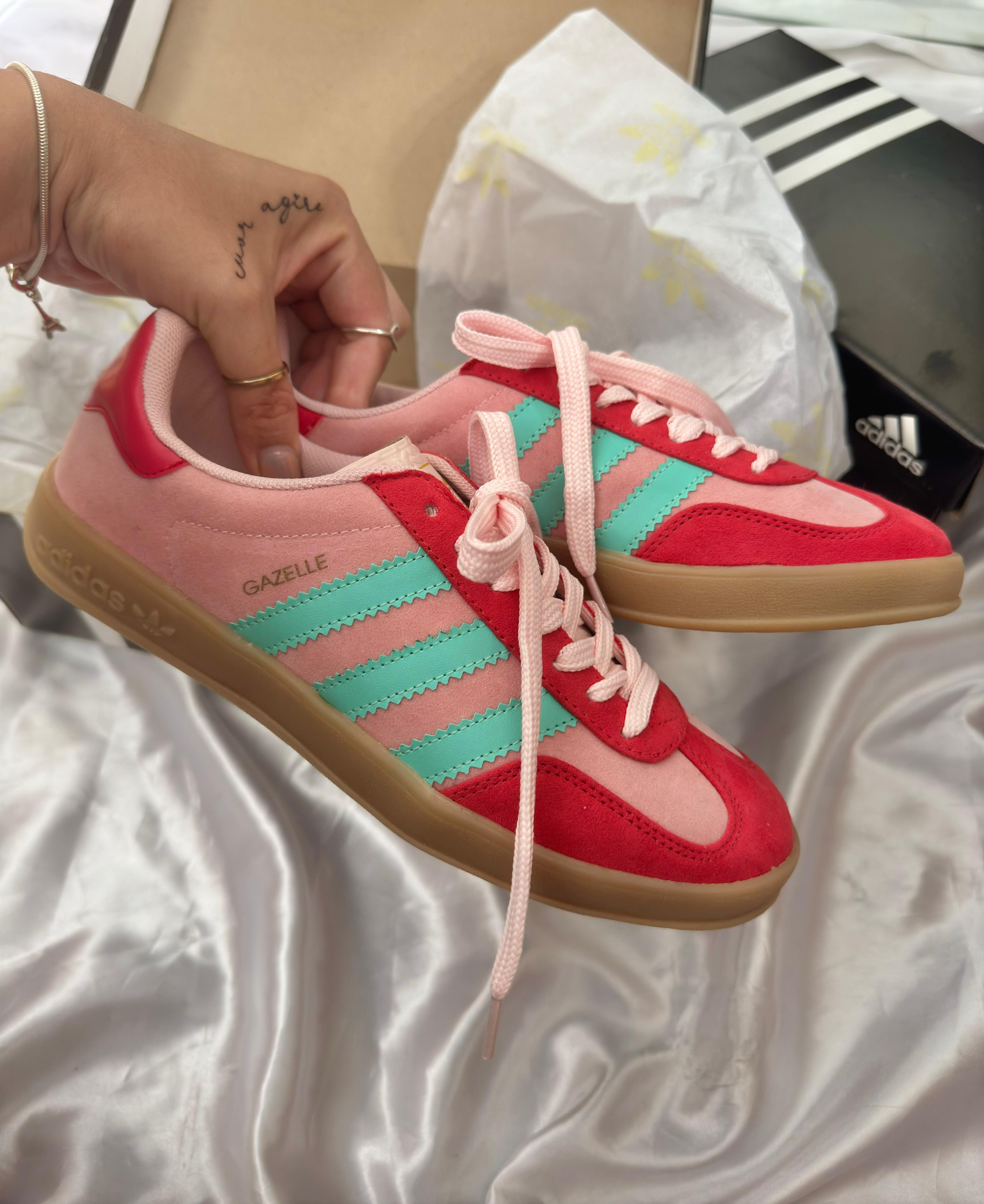 Tênis Gazelle Rosa Vermelho Camurça
