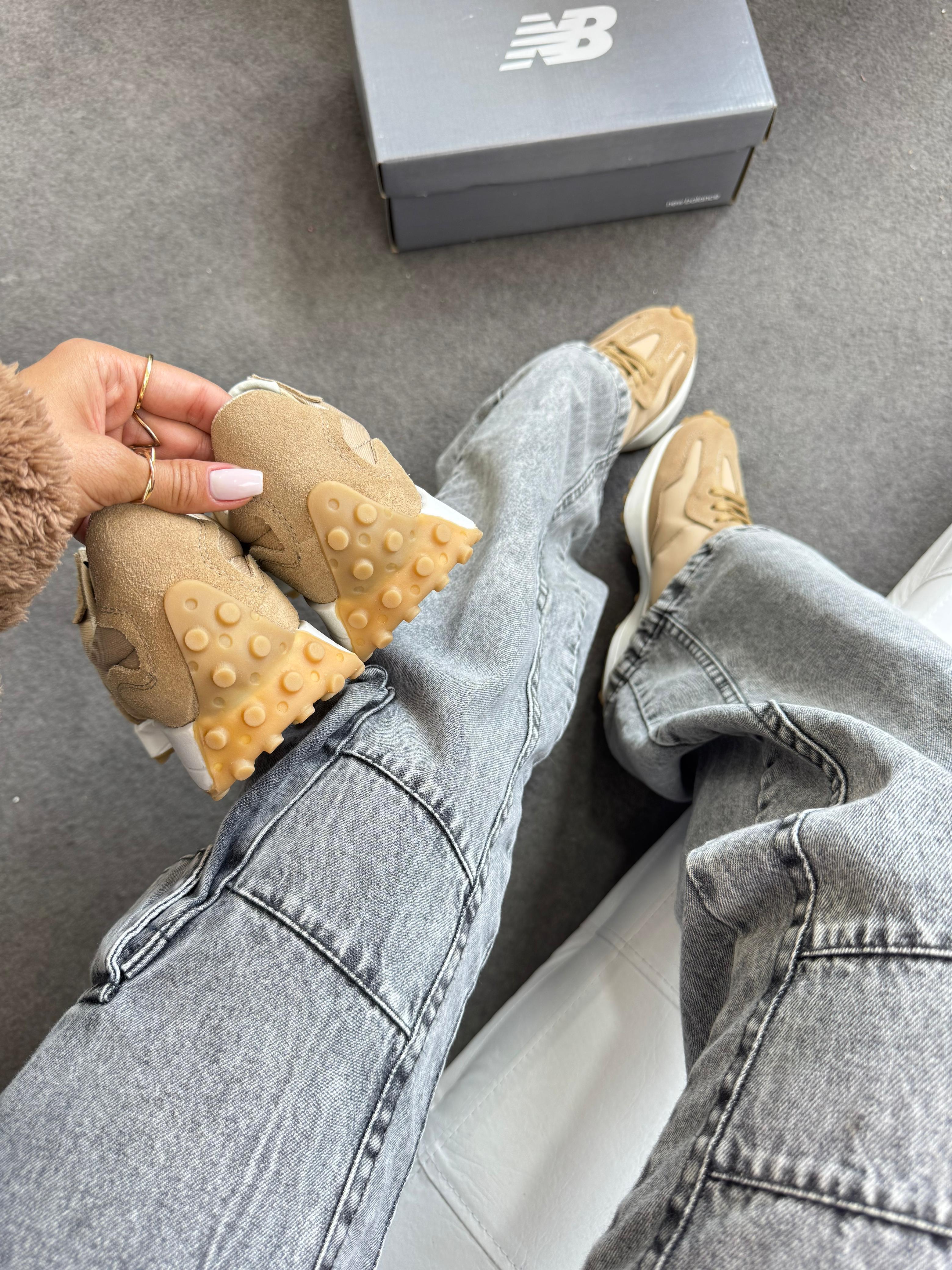 Tênis Balance 327 Caramelo Couro