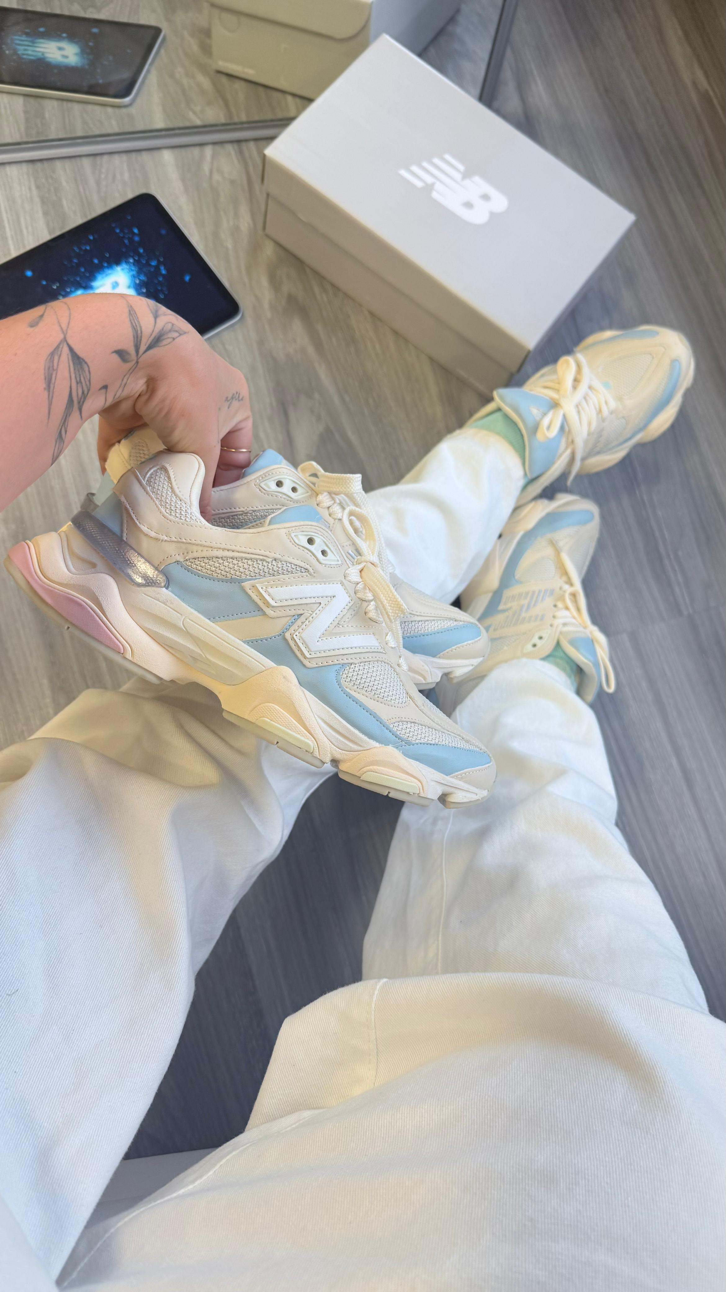 Tênis Balance 9060 Bege Colors Couro Legítimo