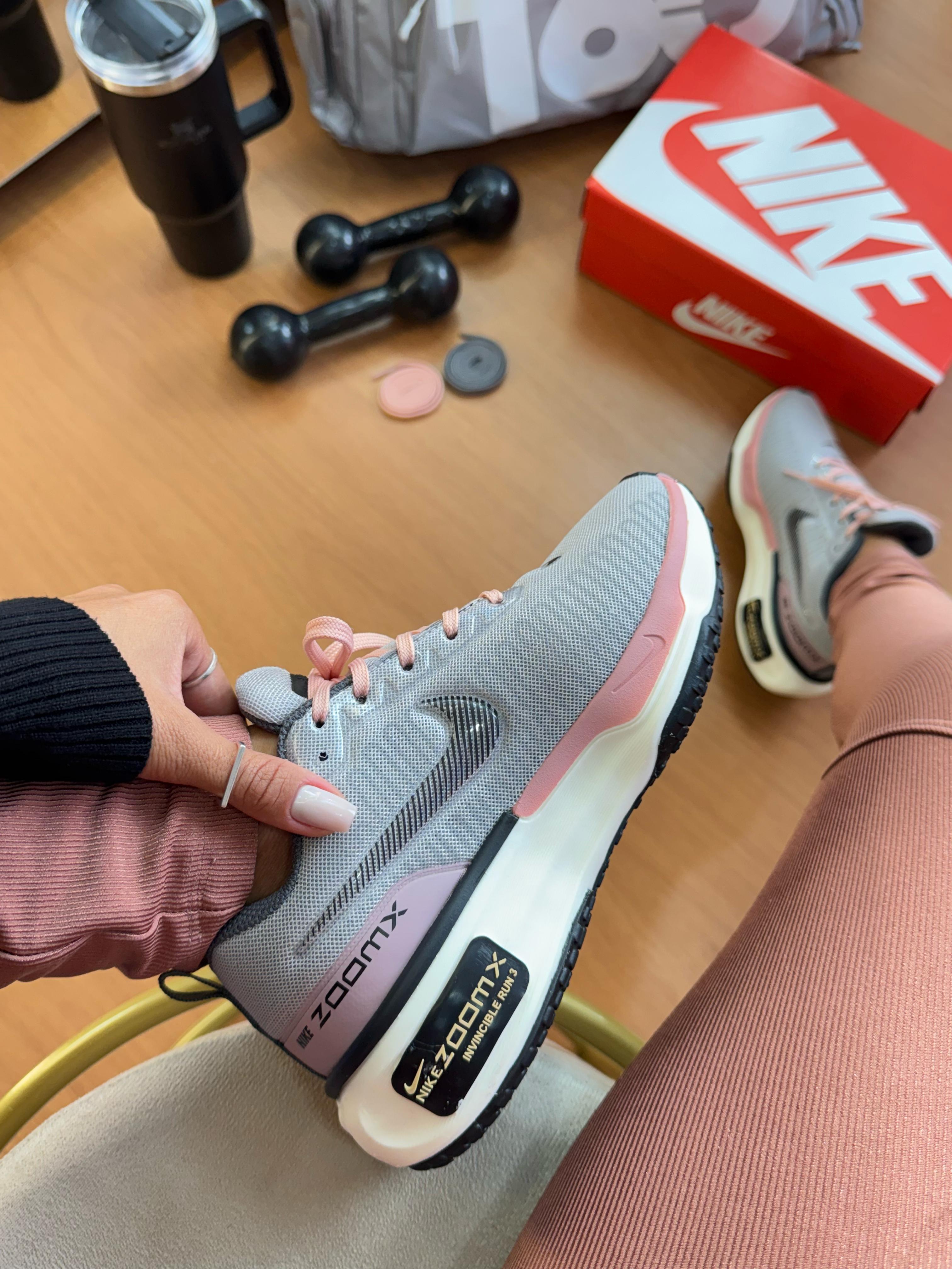 Tênis N. Zoomx Run Cinza Rose