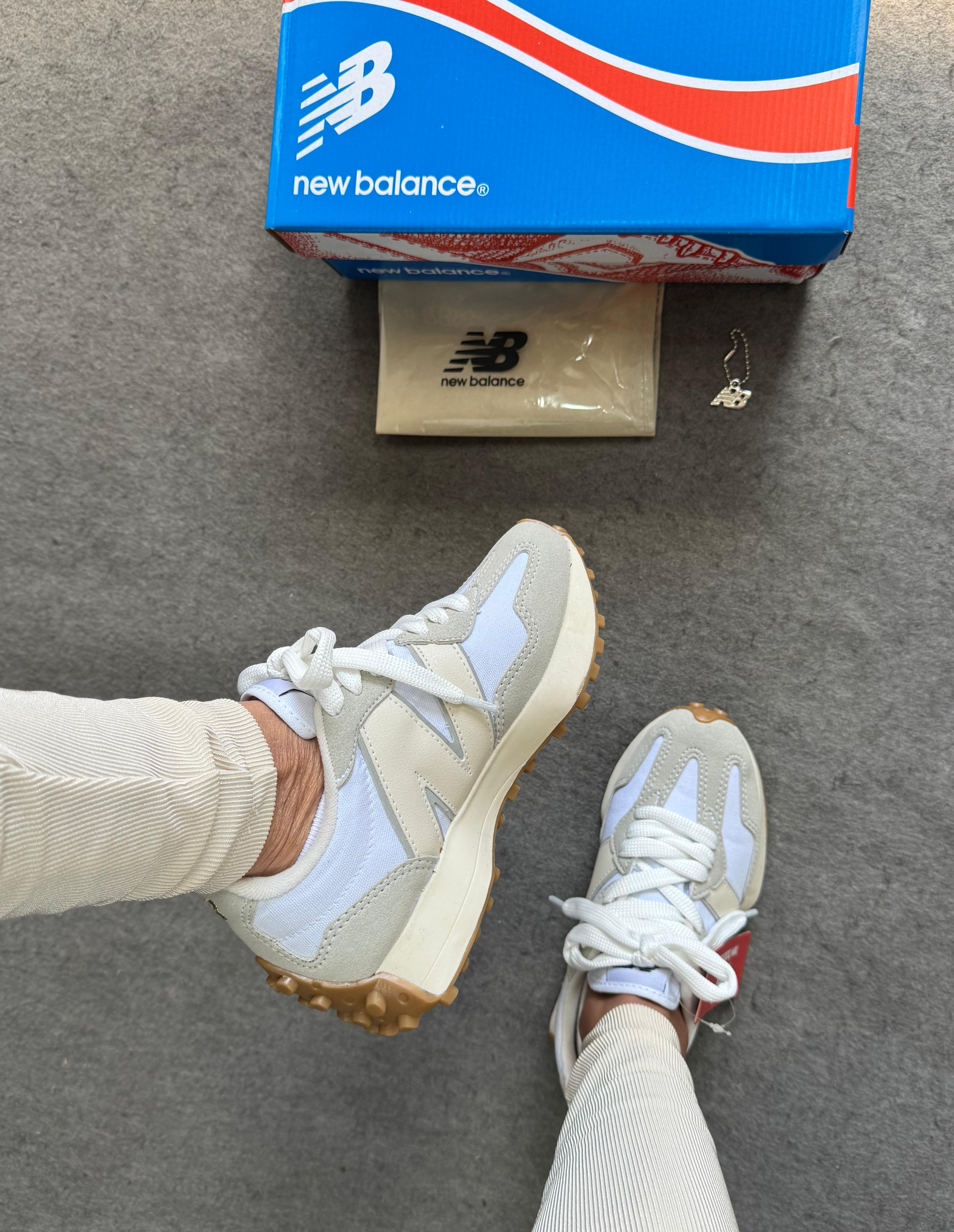 Tênis Balance 327 Branco Bege