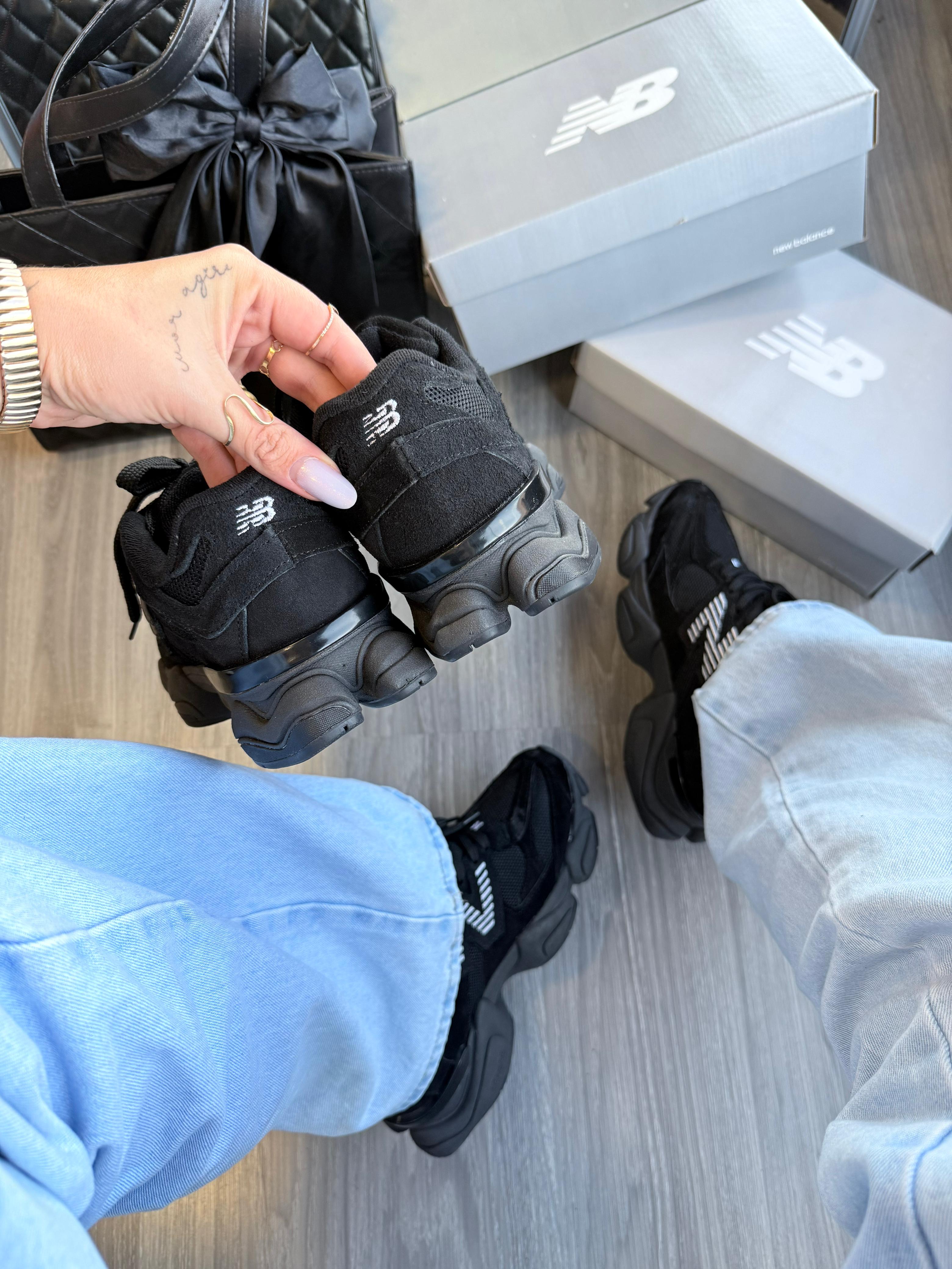 Tênis Balance 9060 Preto Couro Legítimo