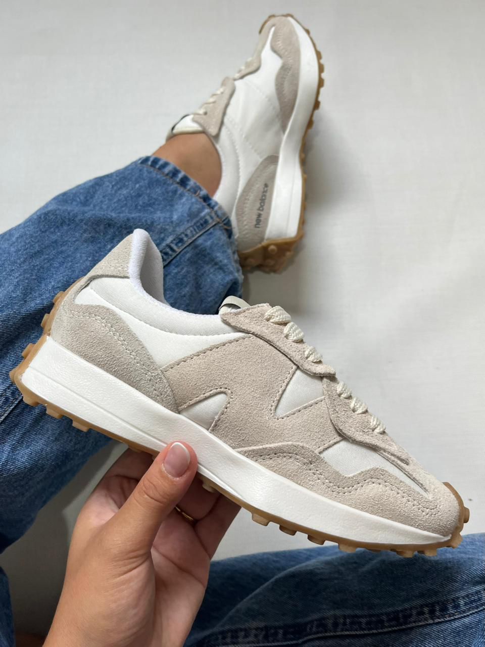 Tênis Balance 327 Creme Couro