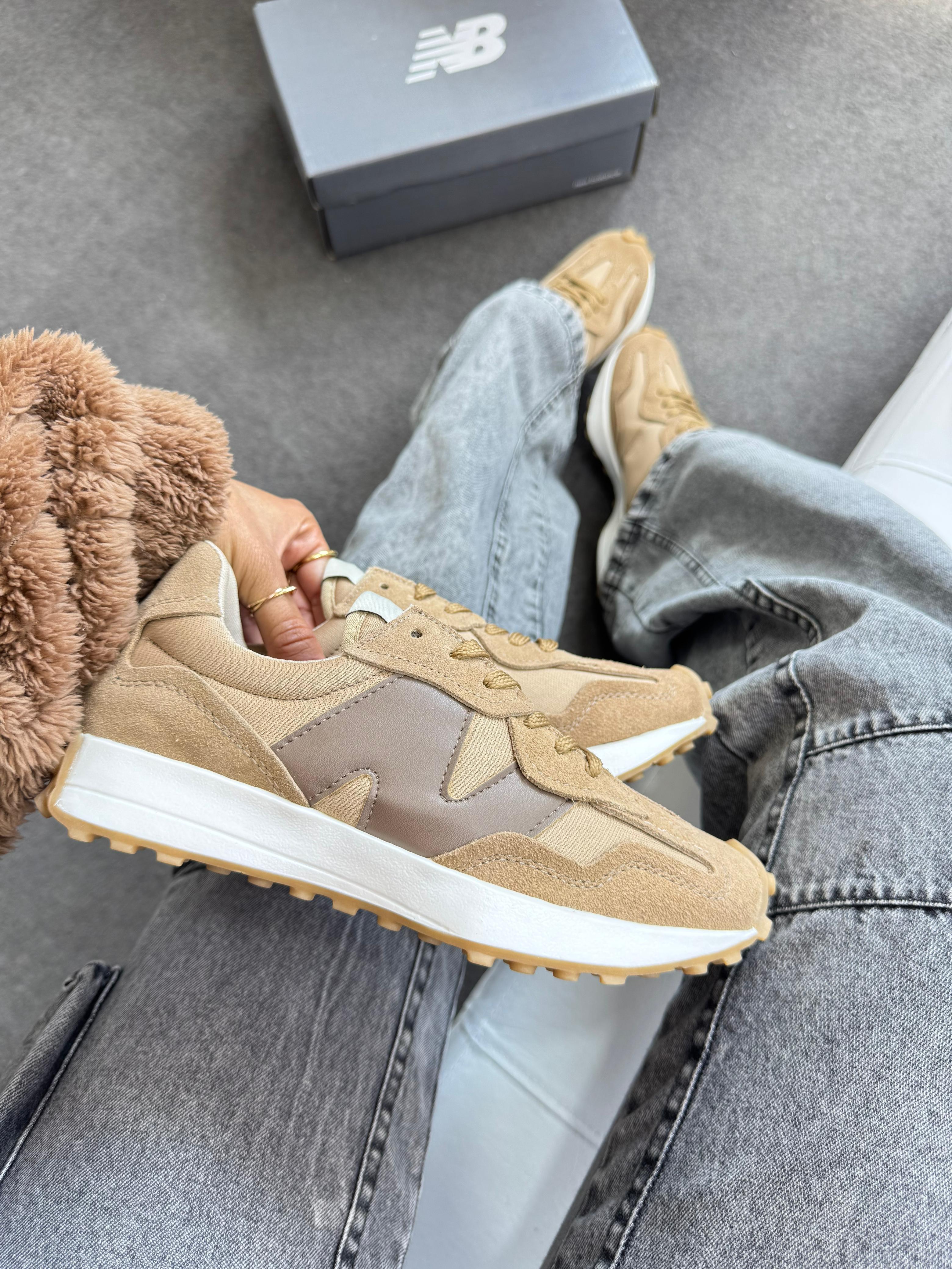 Tênis Balance 327 Caramelo Couro