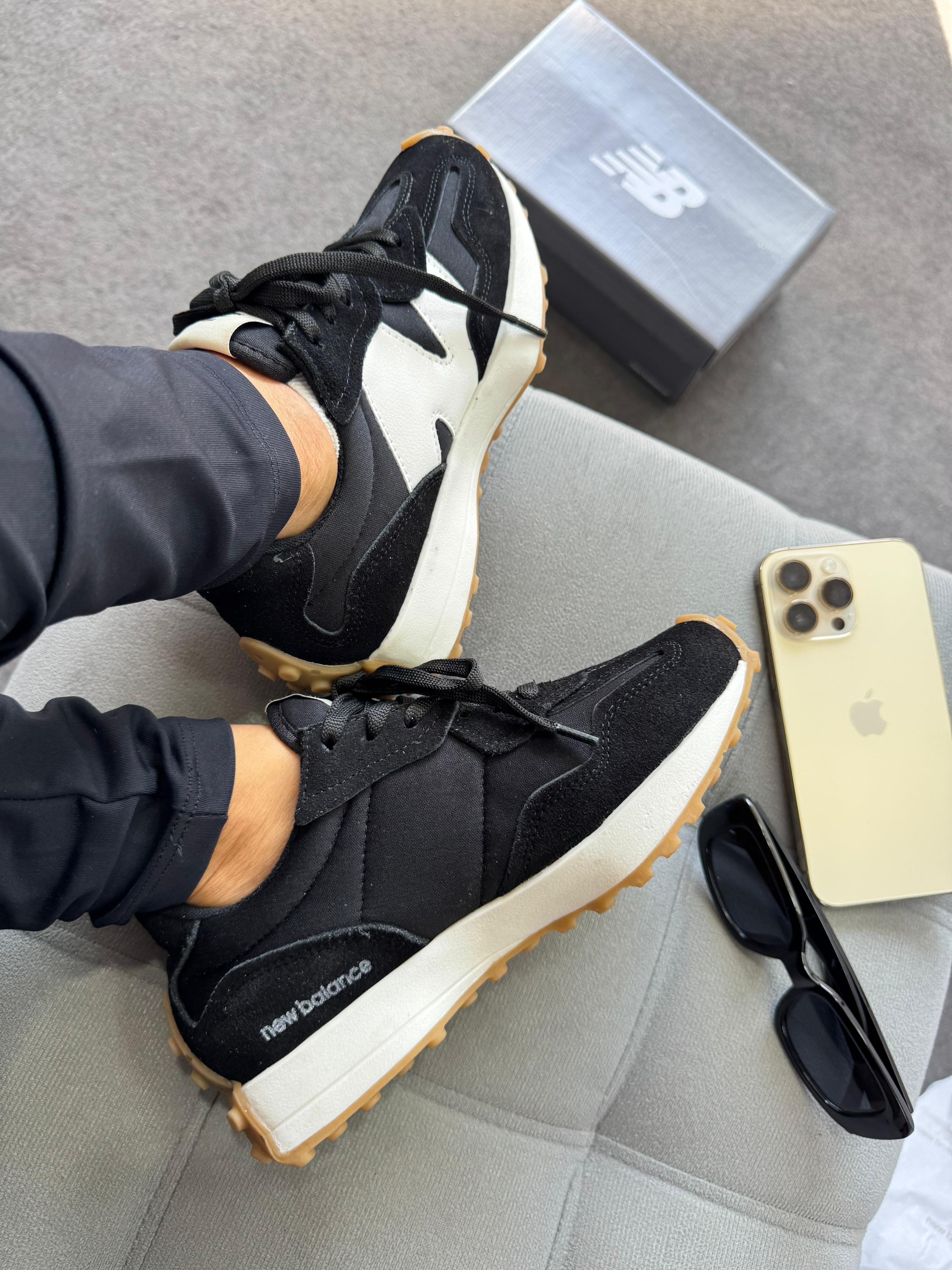Tênis Balance 327 Preto Couro
