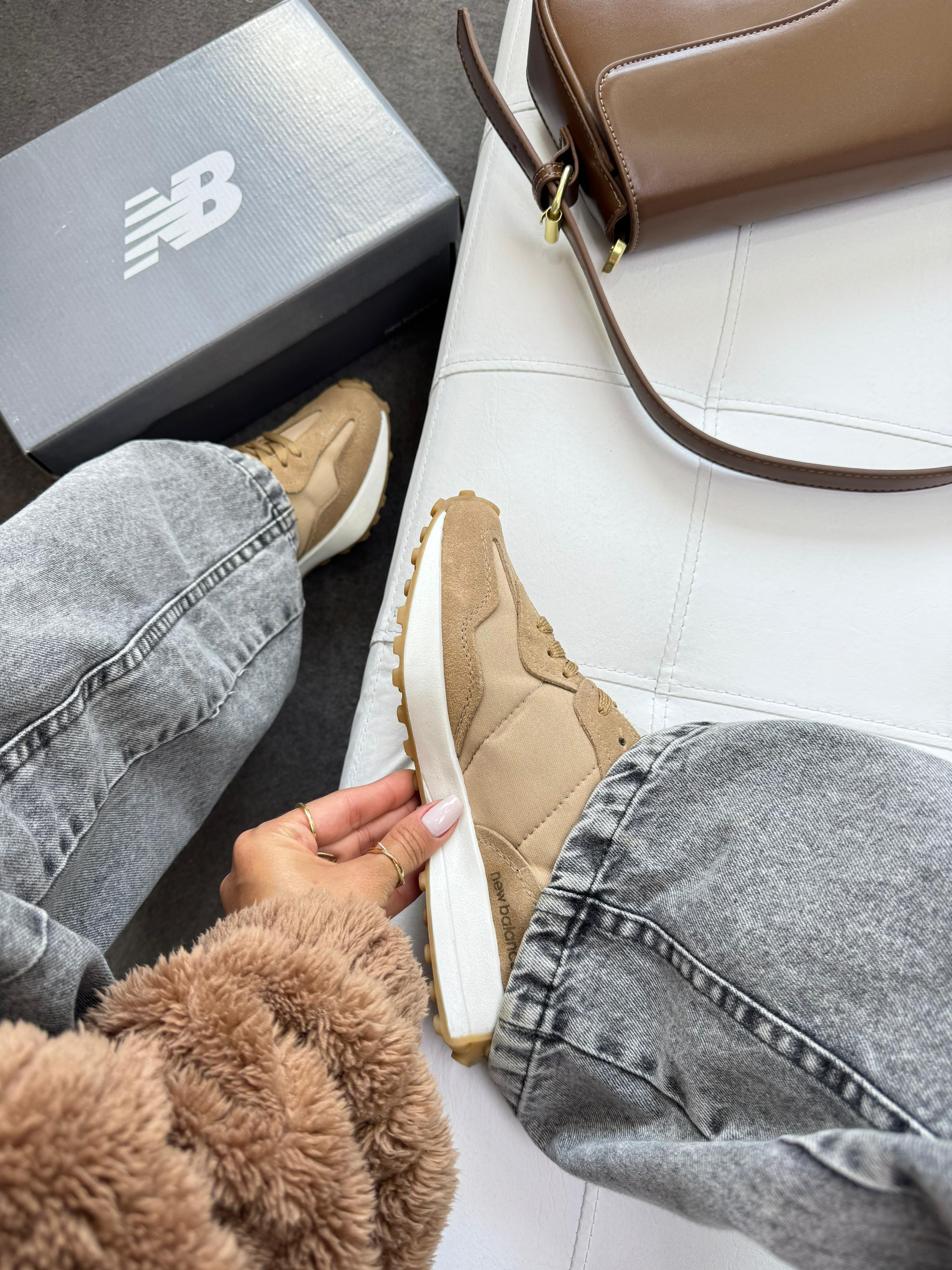 Tênis Balance 327 Caramelo Couro