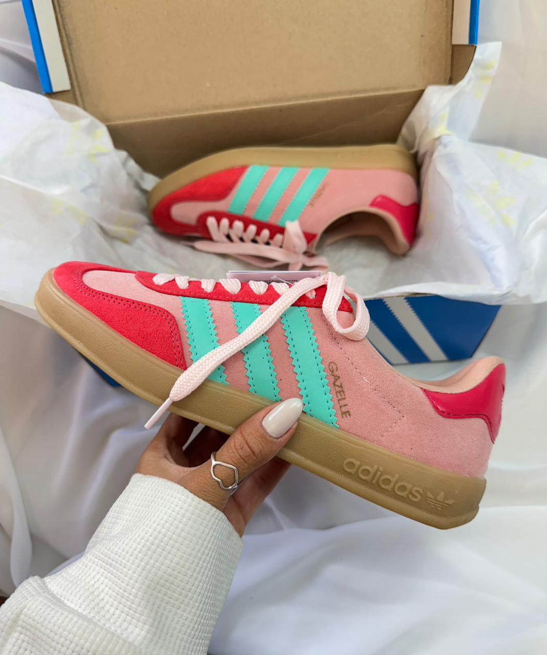 Tênis Gazelle Rosa Vermelho Camurça