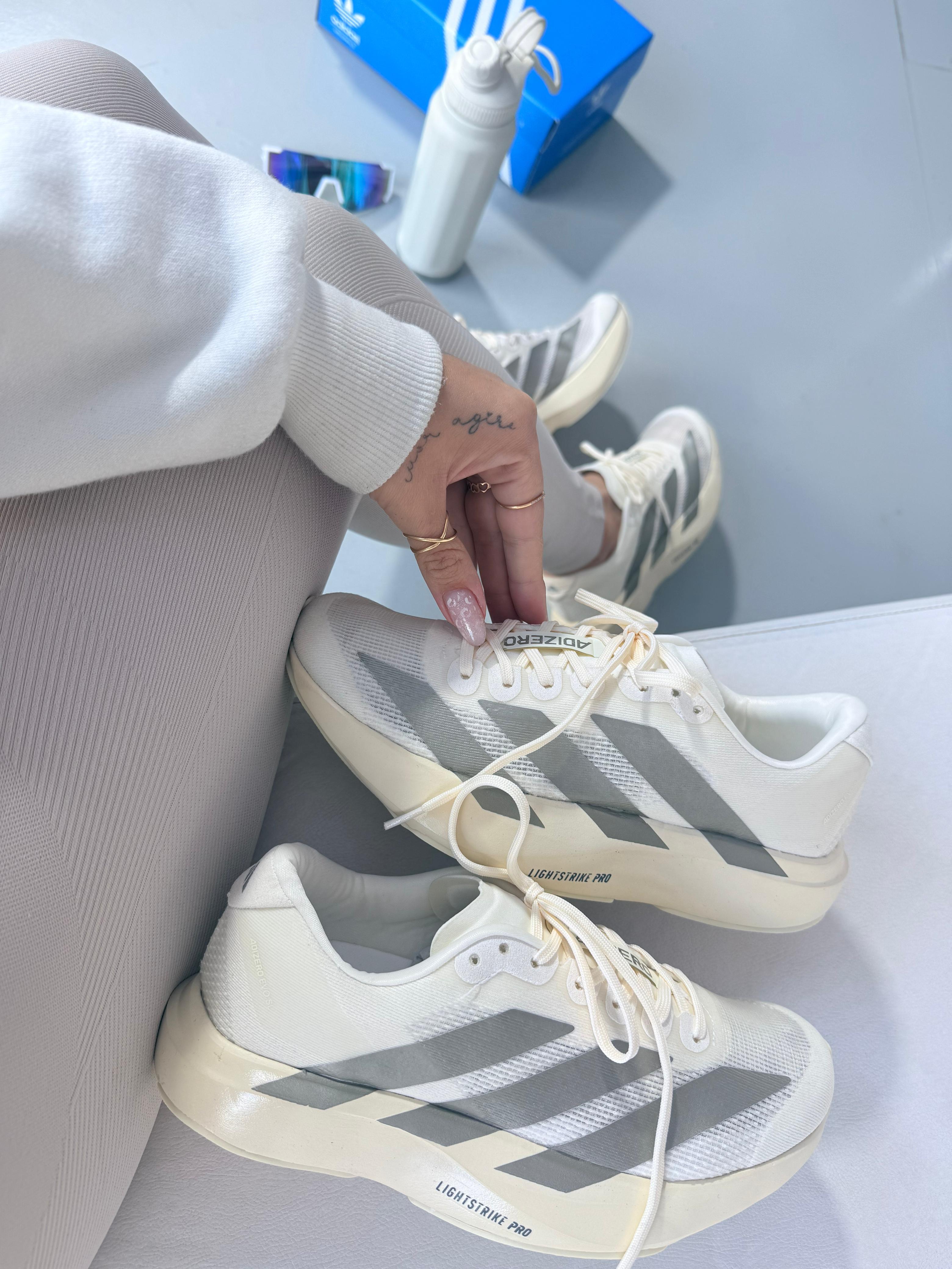 Tênis Adizero Evo SL Off Cinza