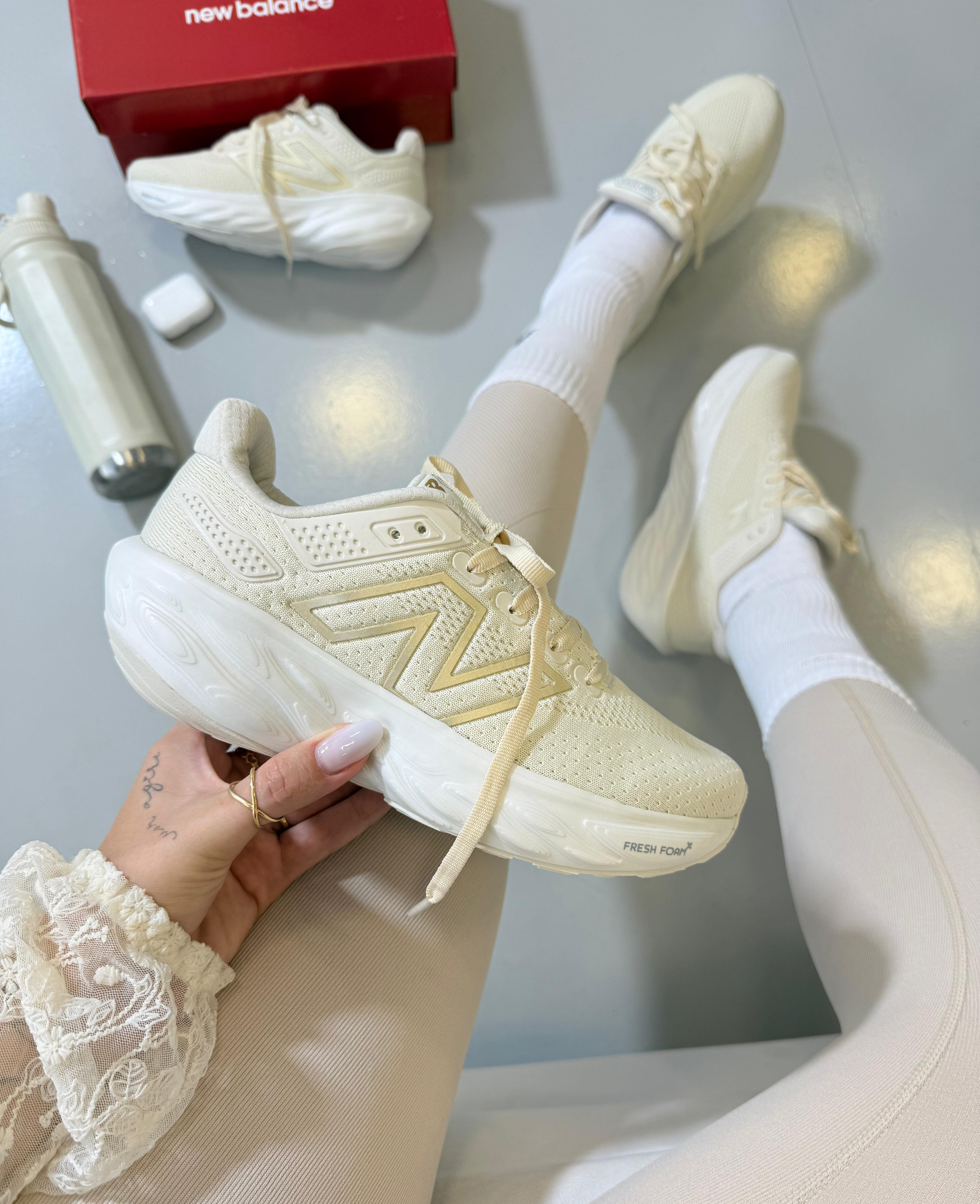 Tênis Balance 1080 Off Dourado