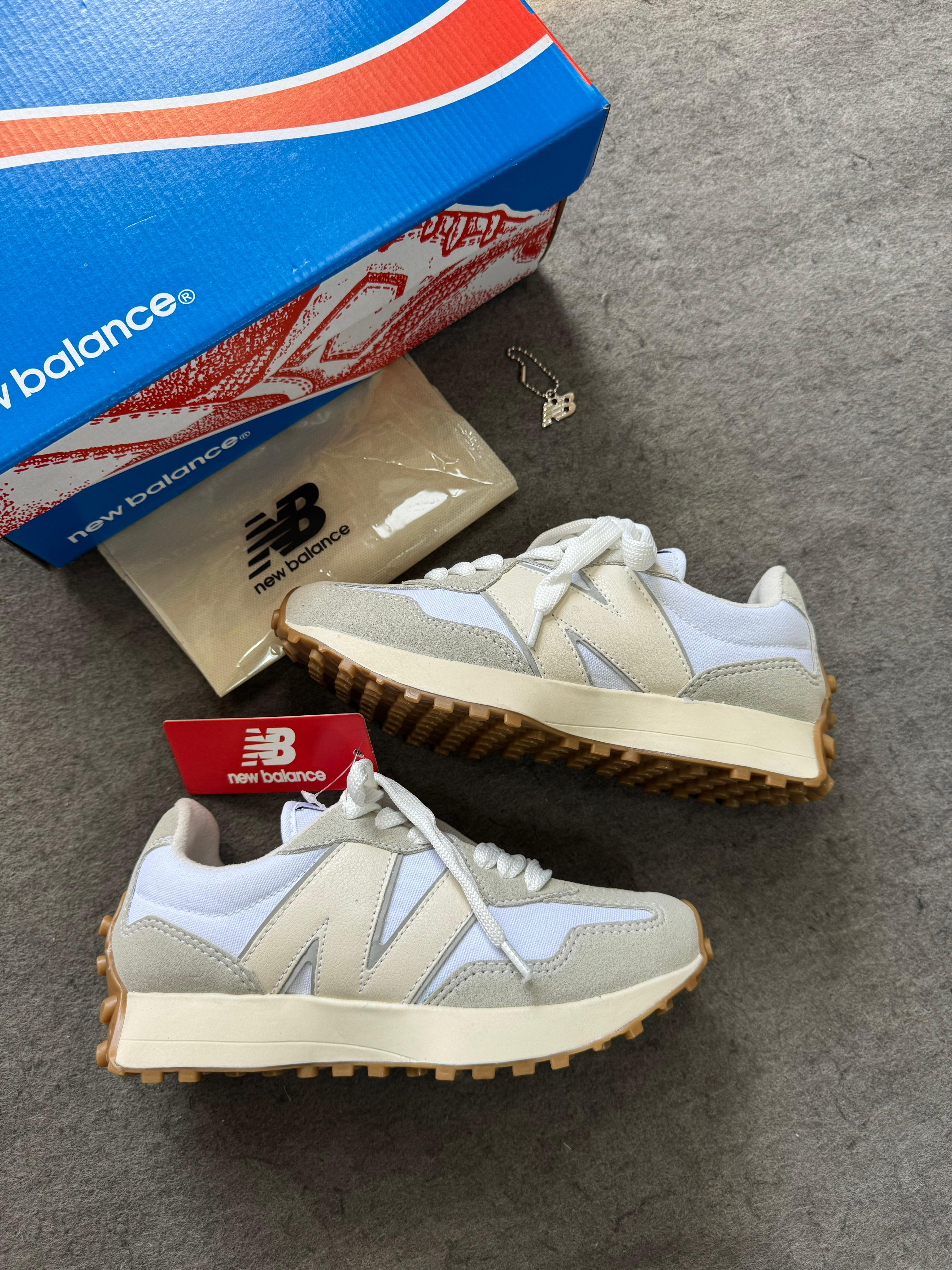 Tênis Balance 327 Branco Bege