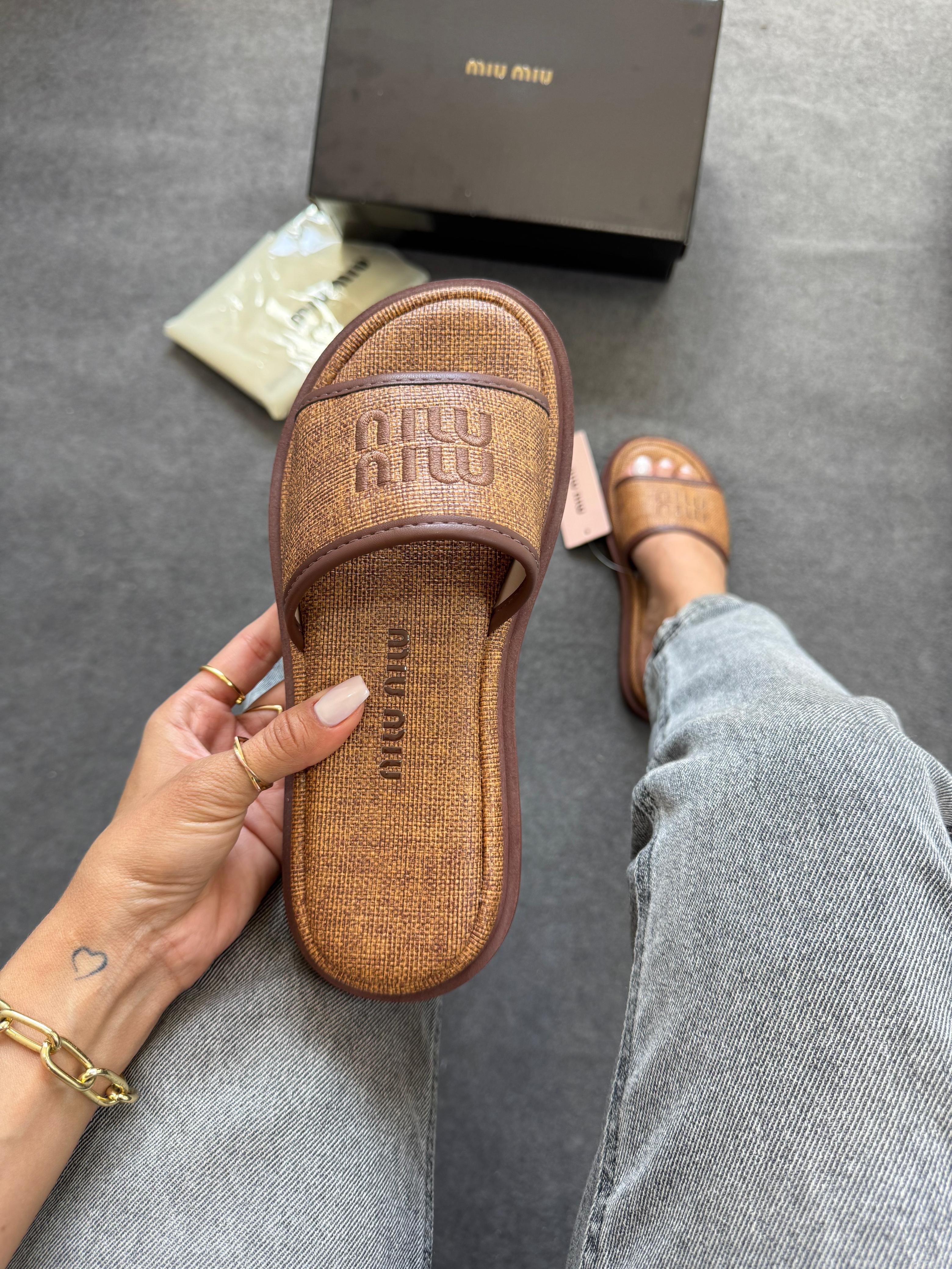 Slid Insp. MiuMiu Caramelo