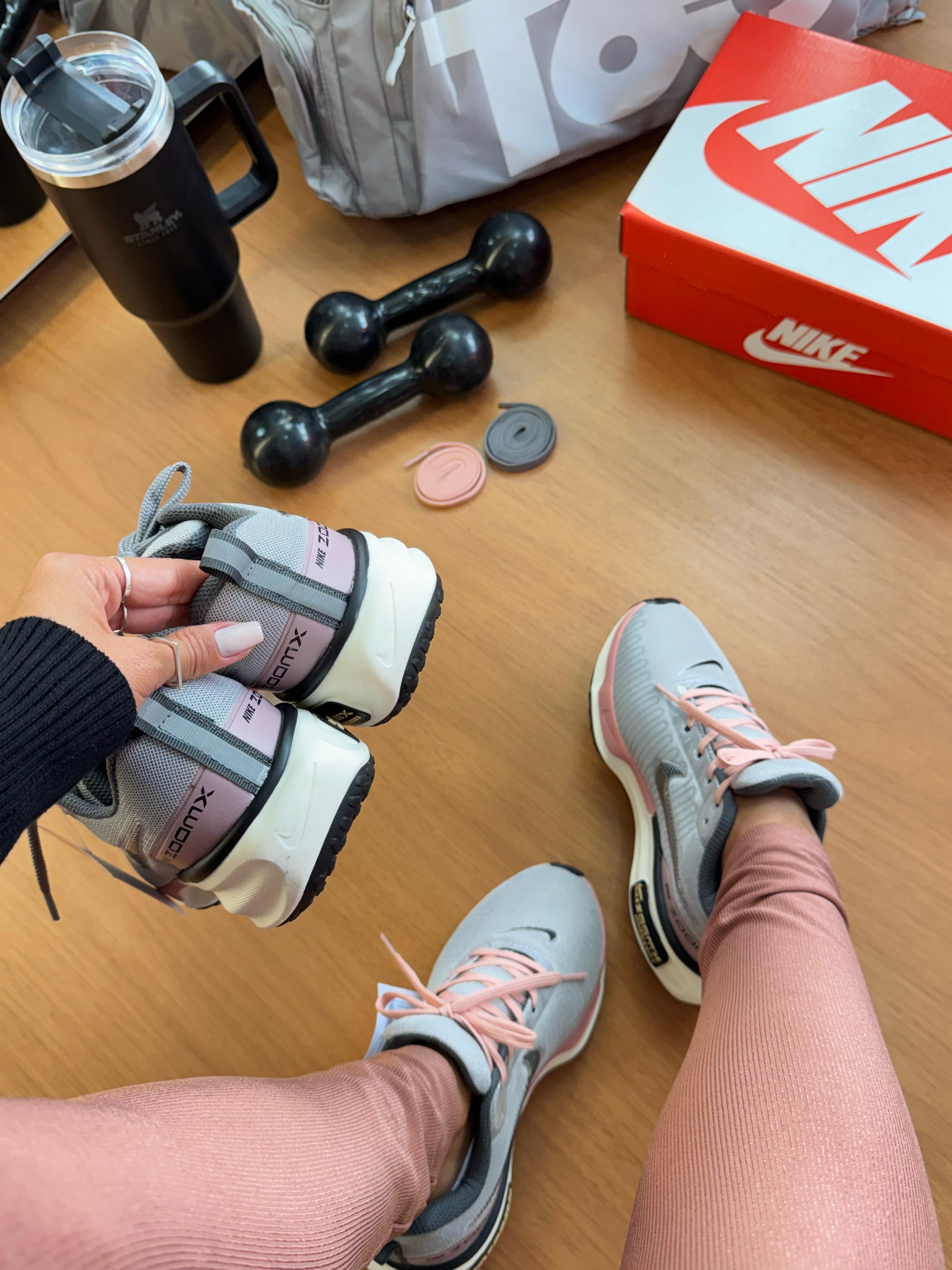 Tênis N. Zoomx Run Cinza Rose